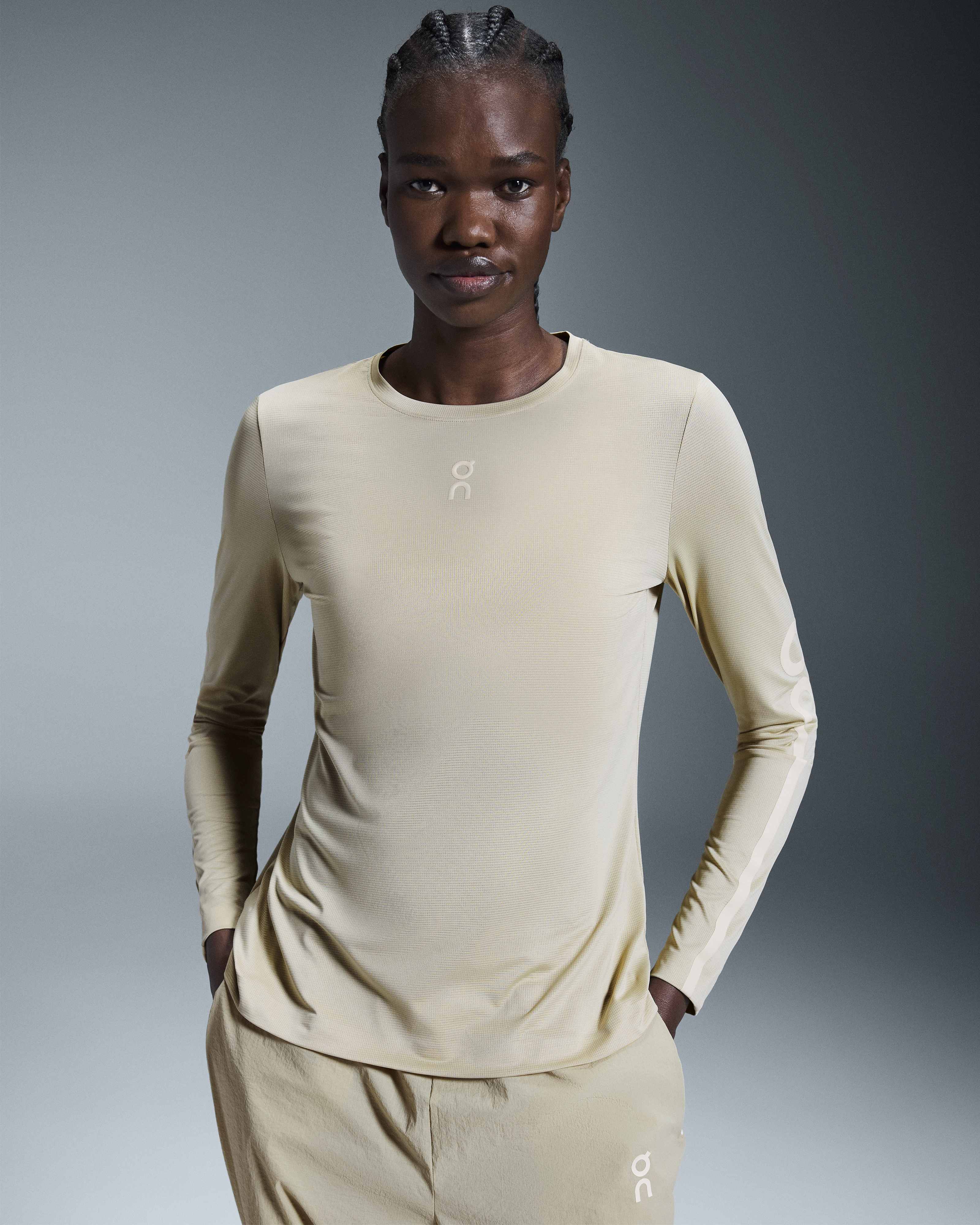トップス ON Core Long-T IKON Desert Women's Core Long-T IKON | Beige | On Australia