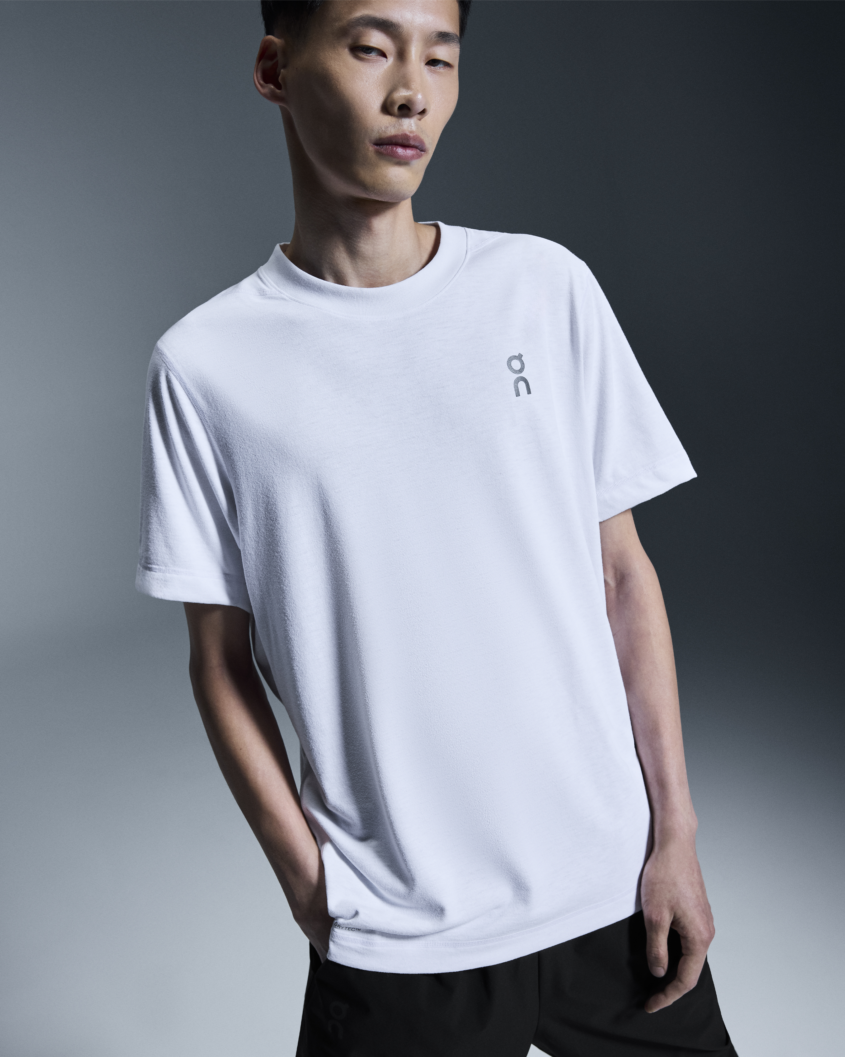 年末のプロモーション特価！ White | Graphic Train-T Men's | Poland On ウォーキング・ランニングウェア