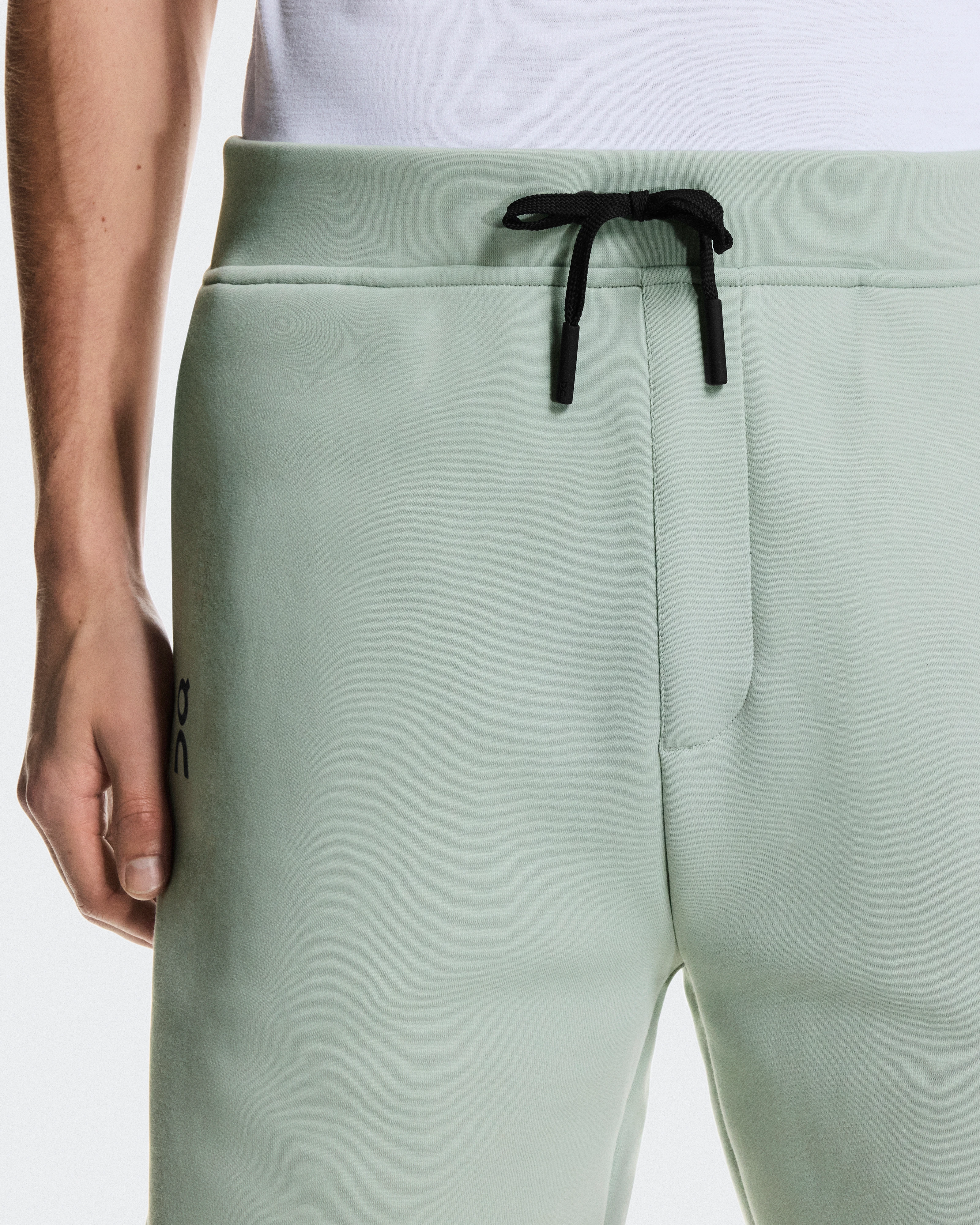 On Focus Tech Shorts Mineral Men Shorts