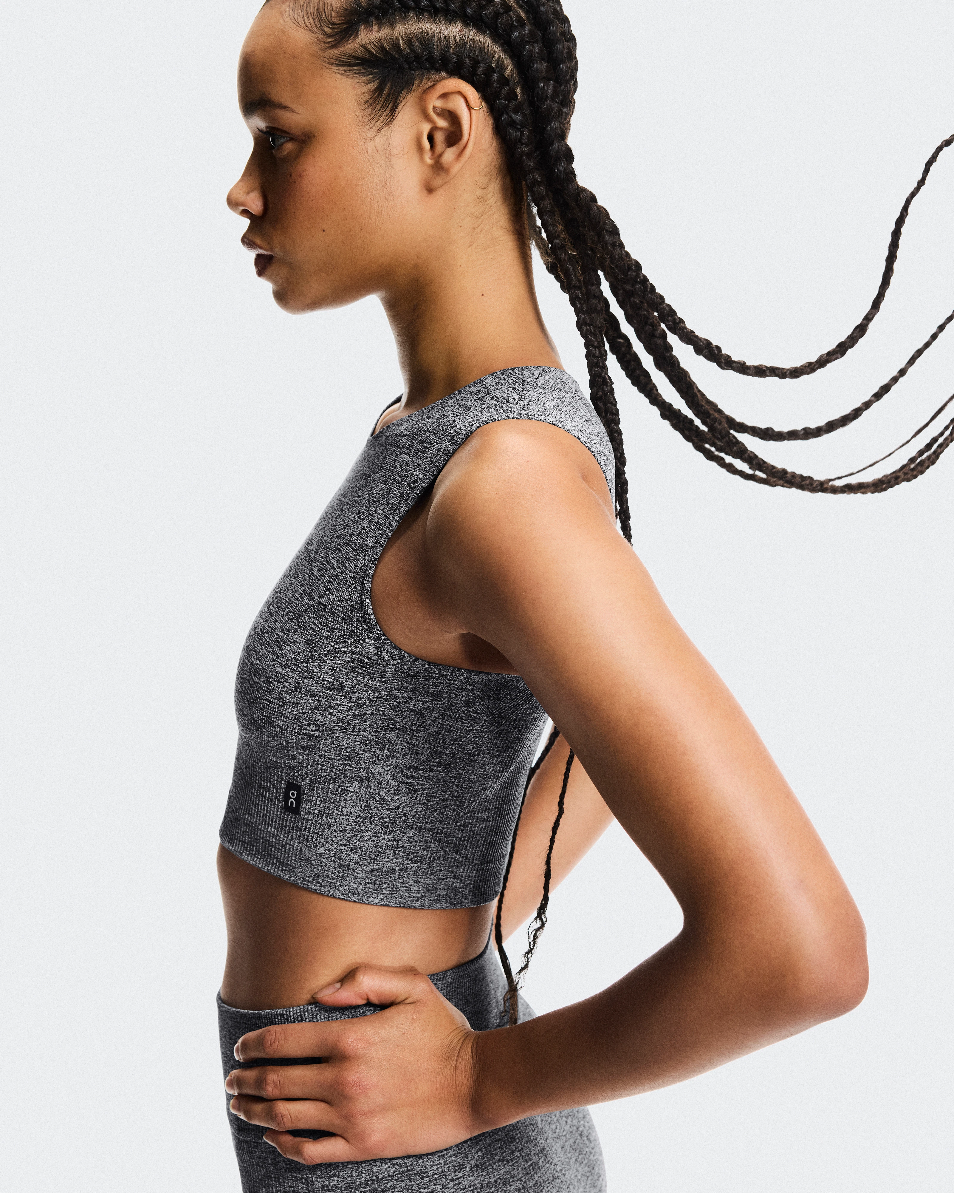 On Studio Knit Crop Graphite Heather Feminino Partes de cima e camisetas