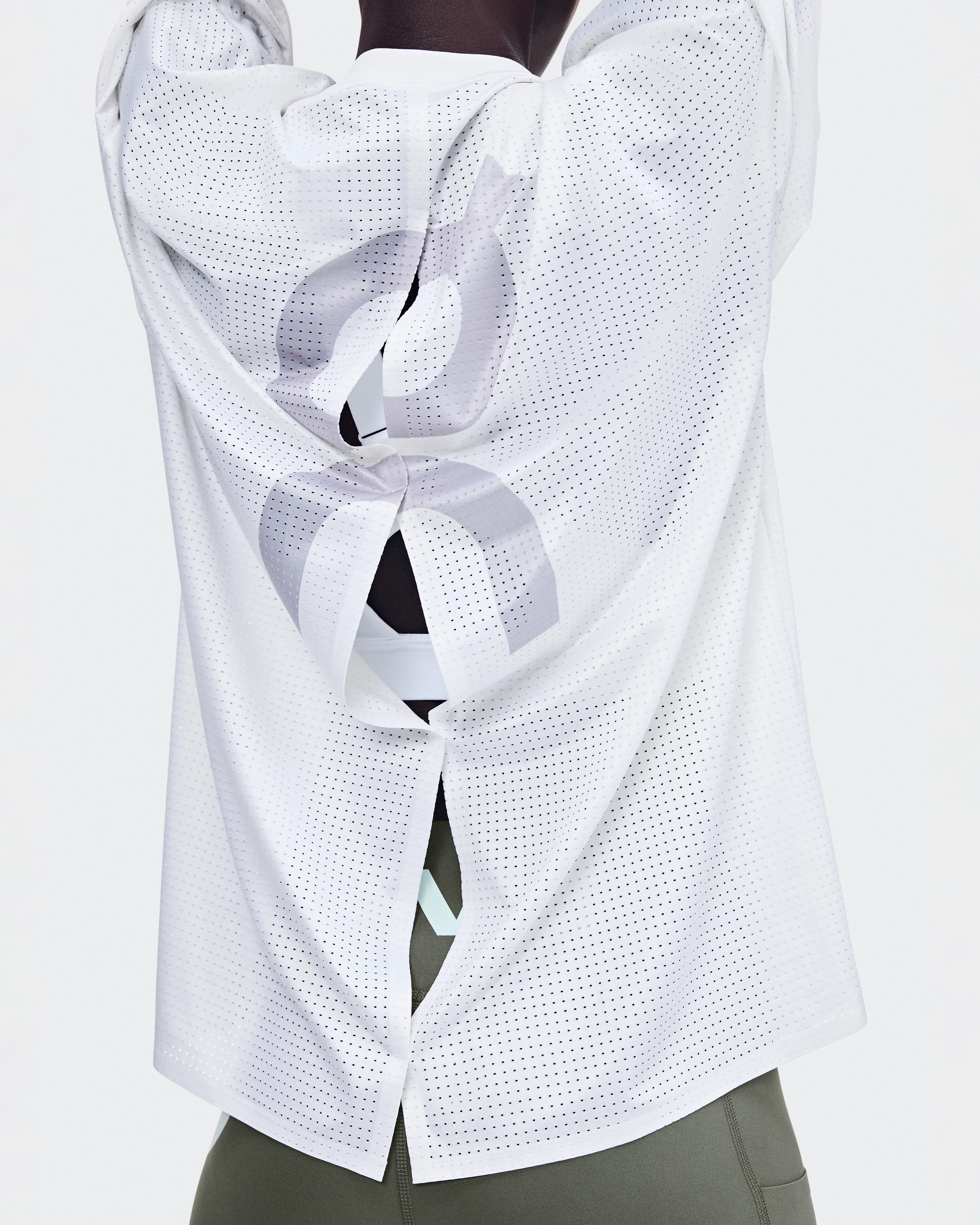 On Oversize Run-T LN1 White Unisex Tops and t-shirts