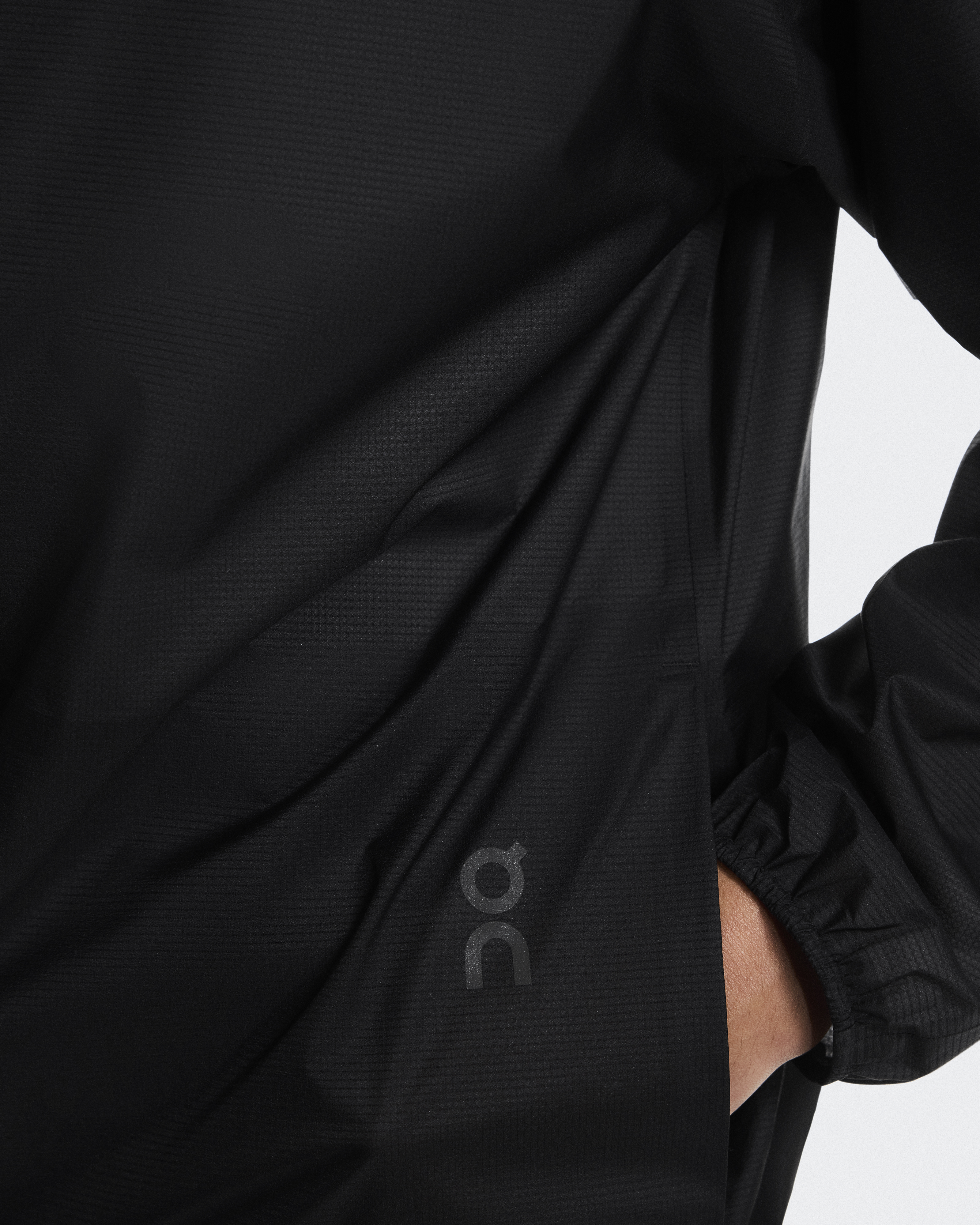 メンズ Explore Lightweight Waterproof Jacket | On 日本