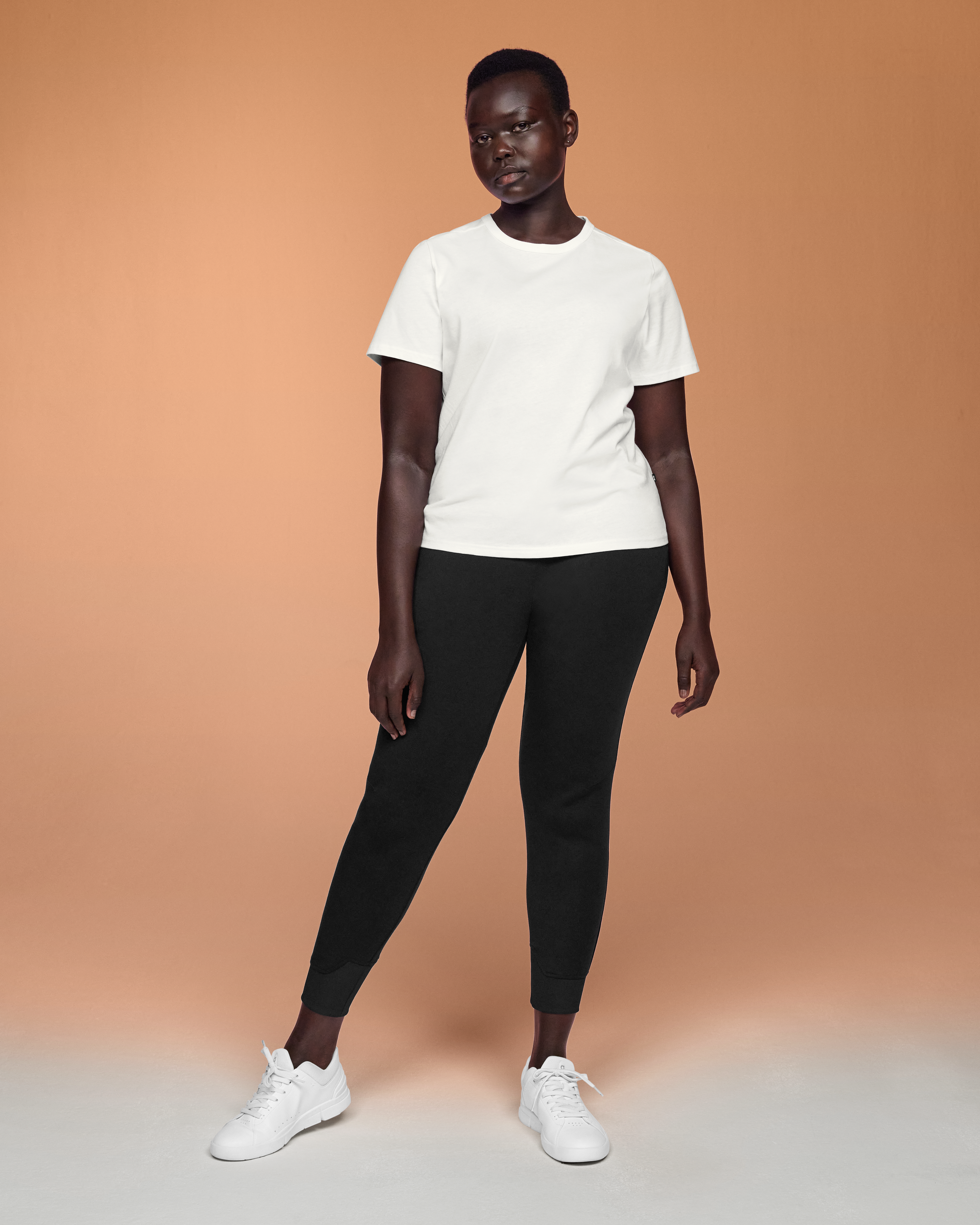 On On-T White Femme Hauts et t-shirts