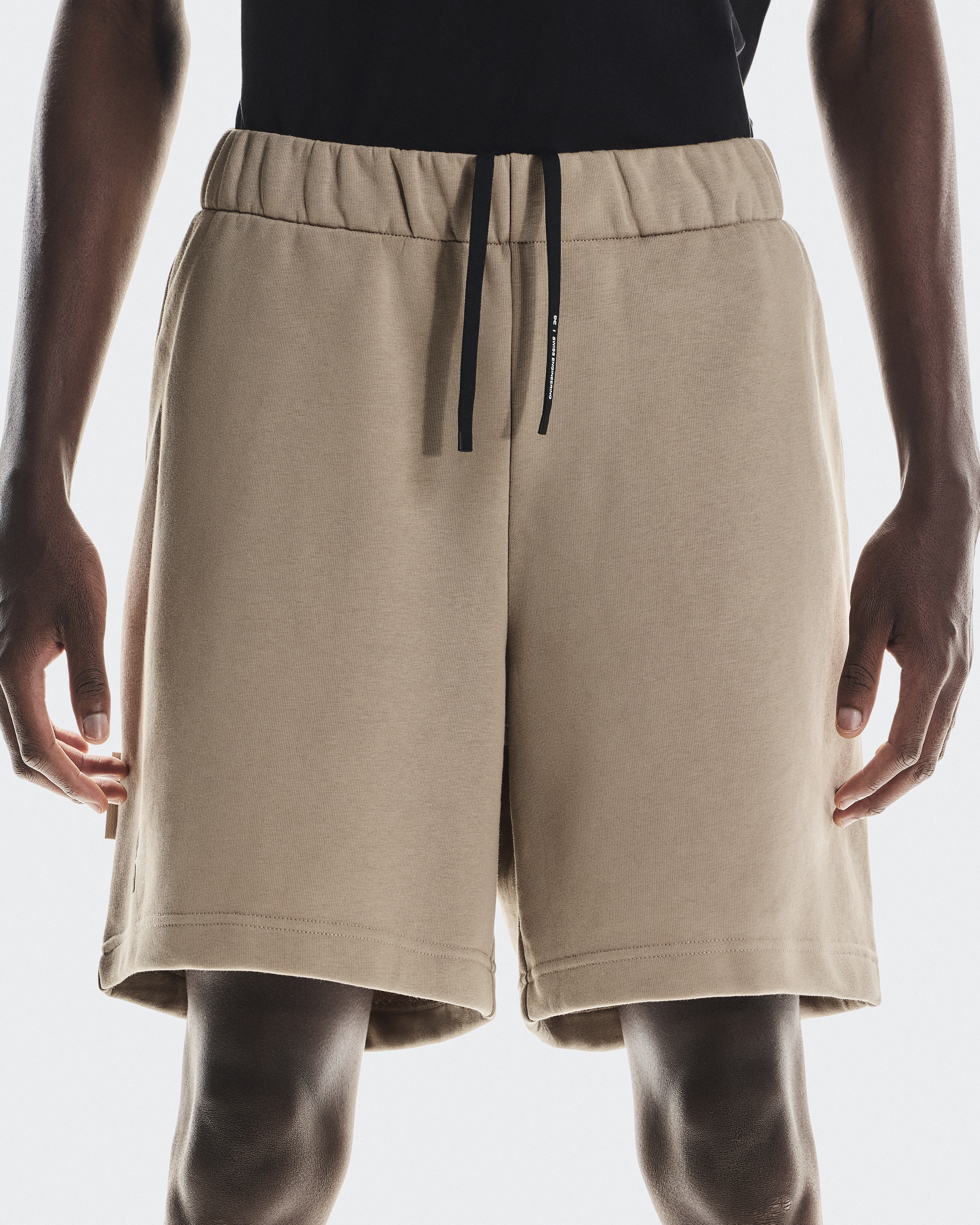 [AEAE]STUD SHORTS [BEIGE］ LEON_SHORT_DEBE_LEO_TOP_WHT_00