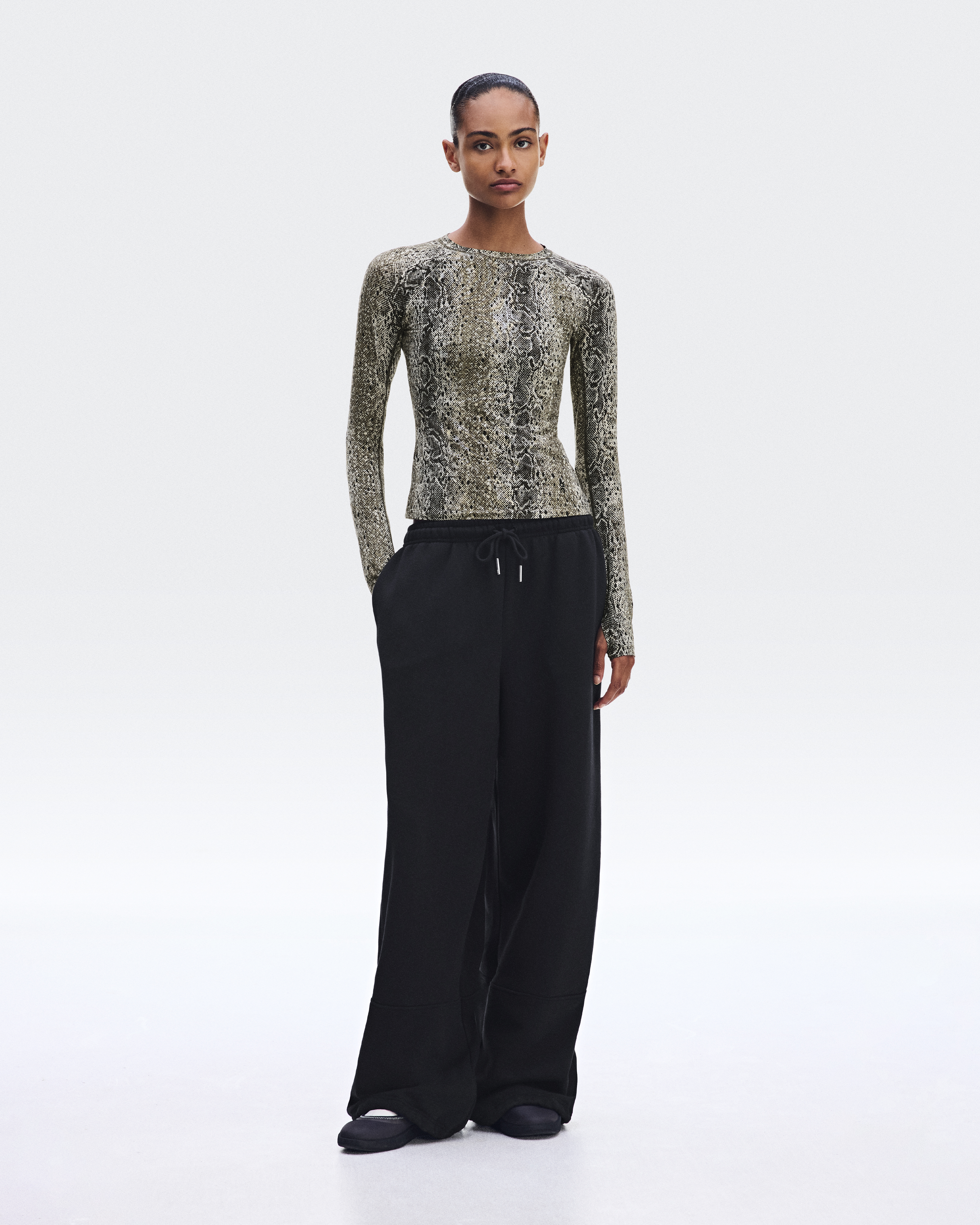 Women's Studio Long-T | On Japan