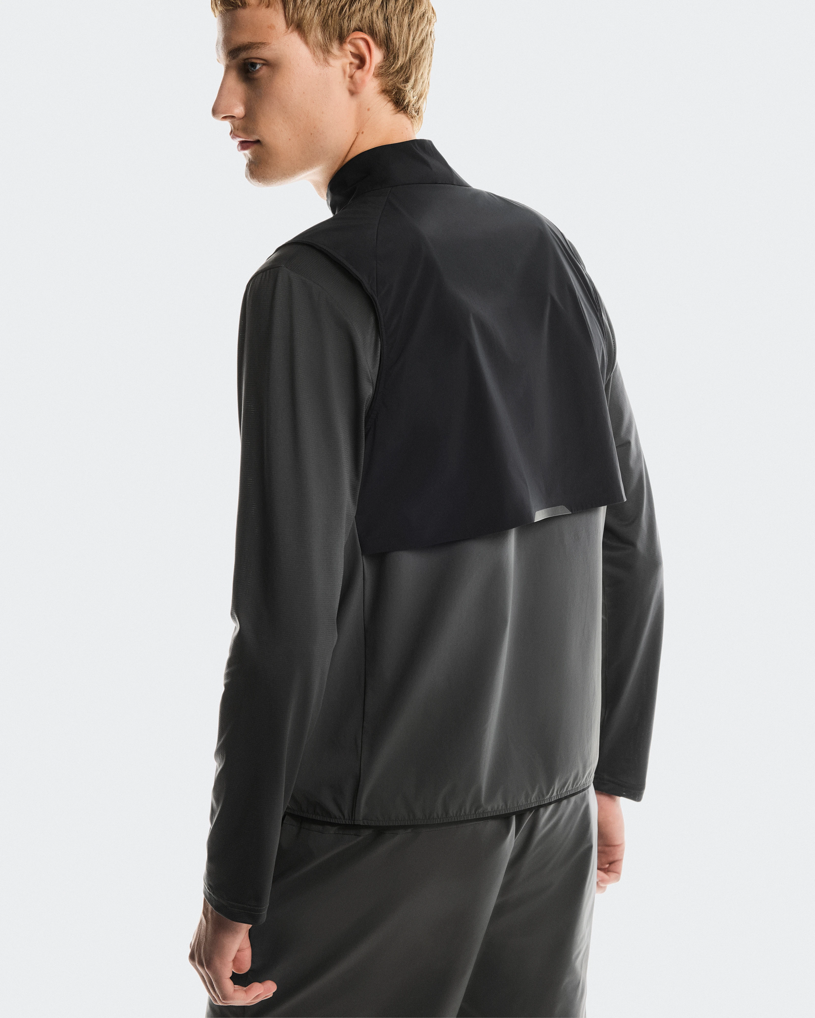 On Weather Vest Black & Eclipse Men Jackets