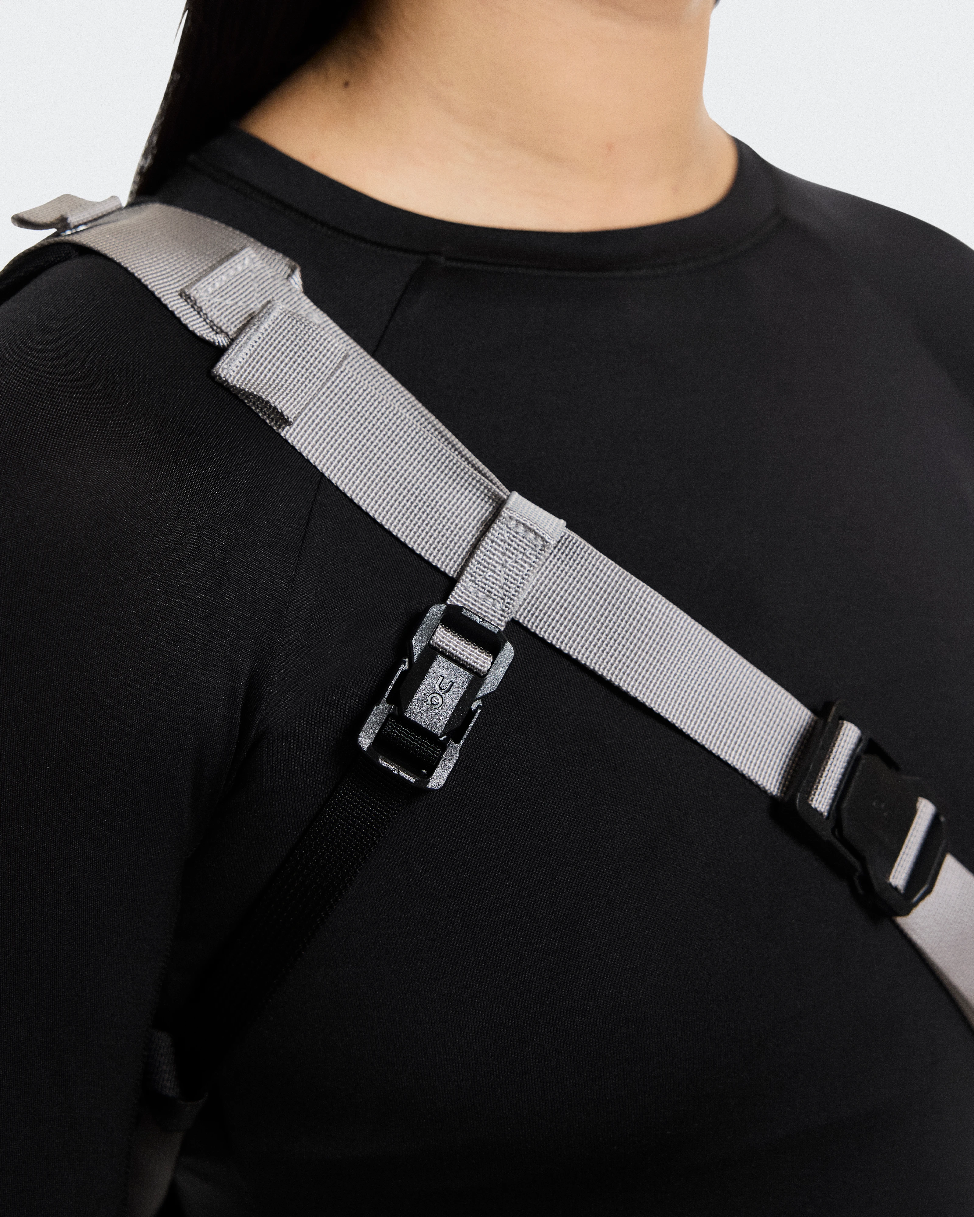 On Sling Pack 9L Glacier & Black Unisex Bags