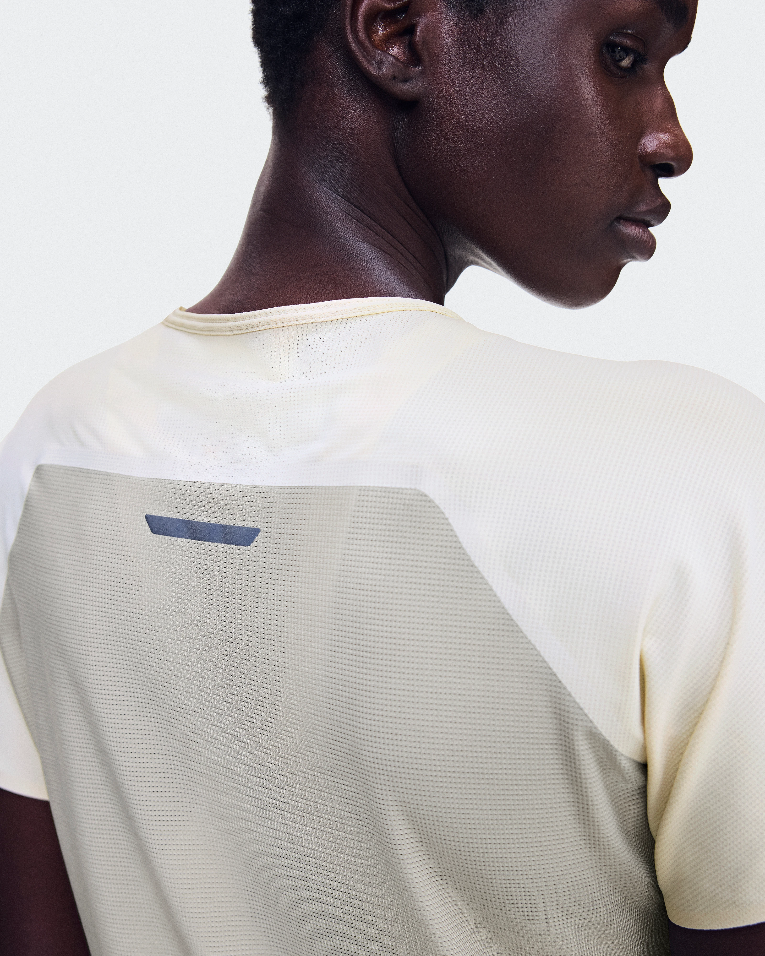 On Performance-T Hare & Brume Feminino Partes de cima e camisetas