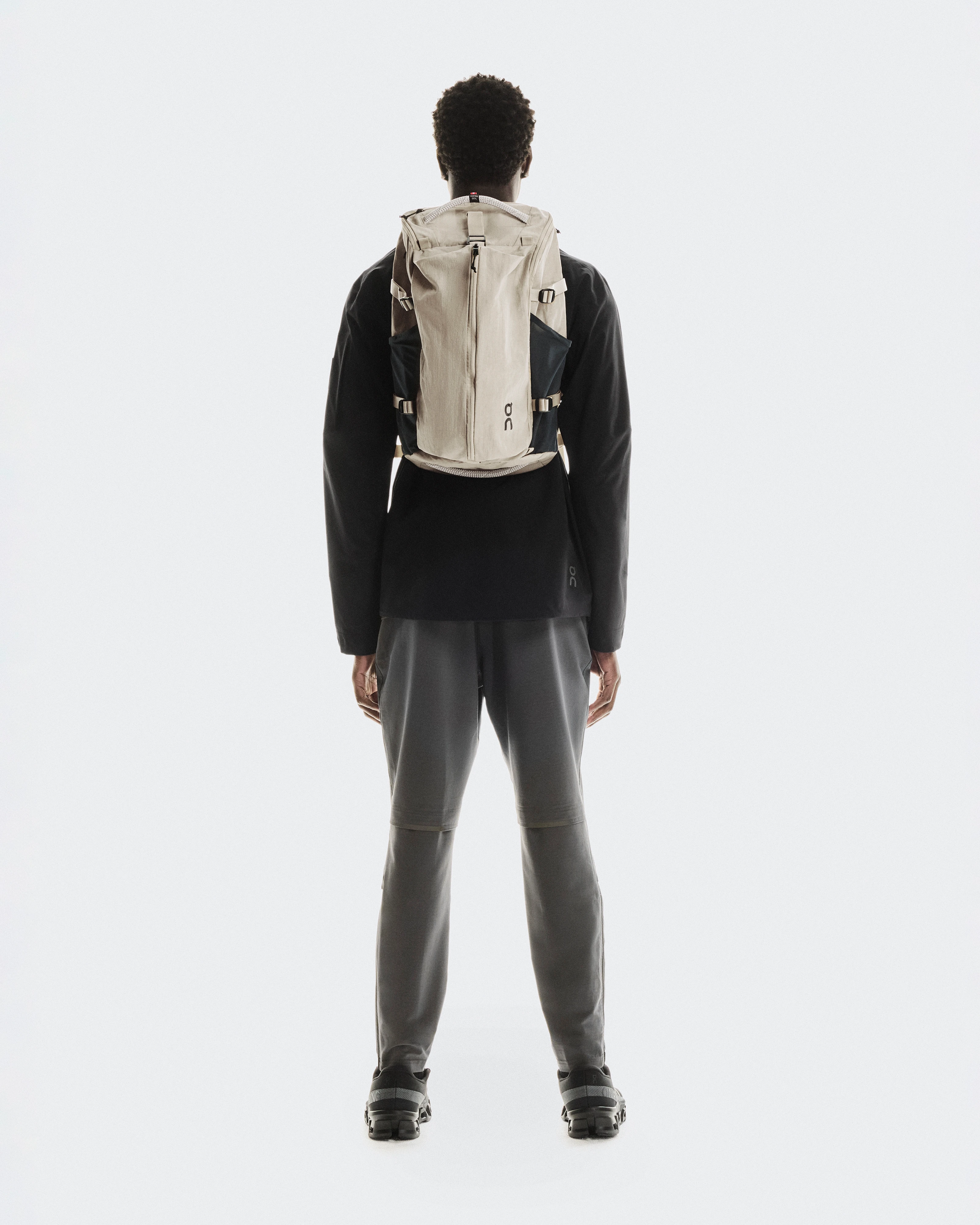 On Speed Pack 30L Sand & Black Unisex Bags