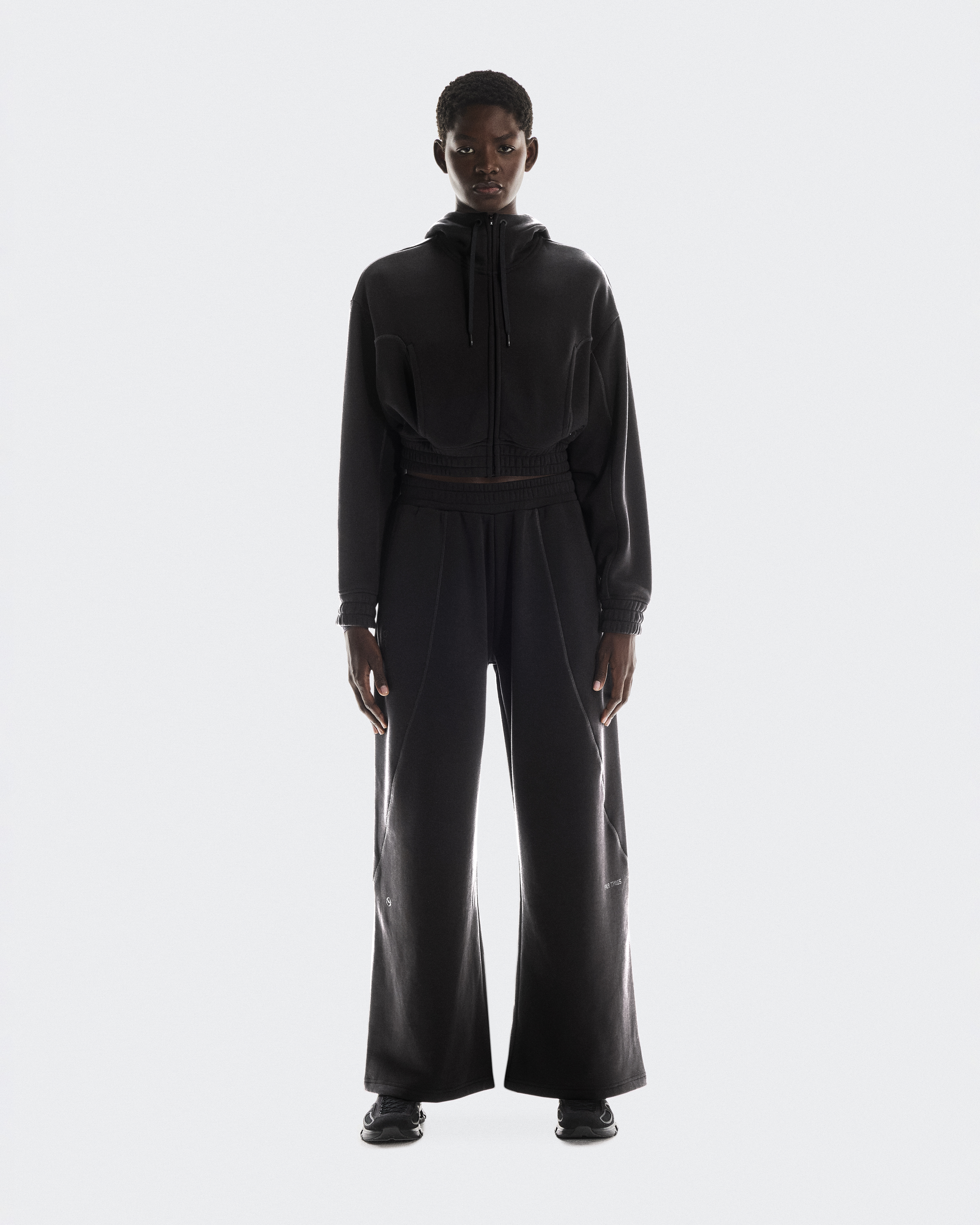 On Women's Club Cropped Hoodie FKA in Black, Size: XXL, Polyester/Cotton