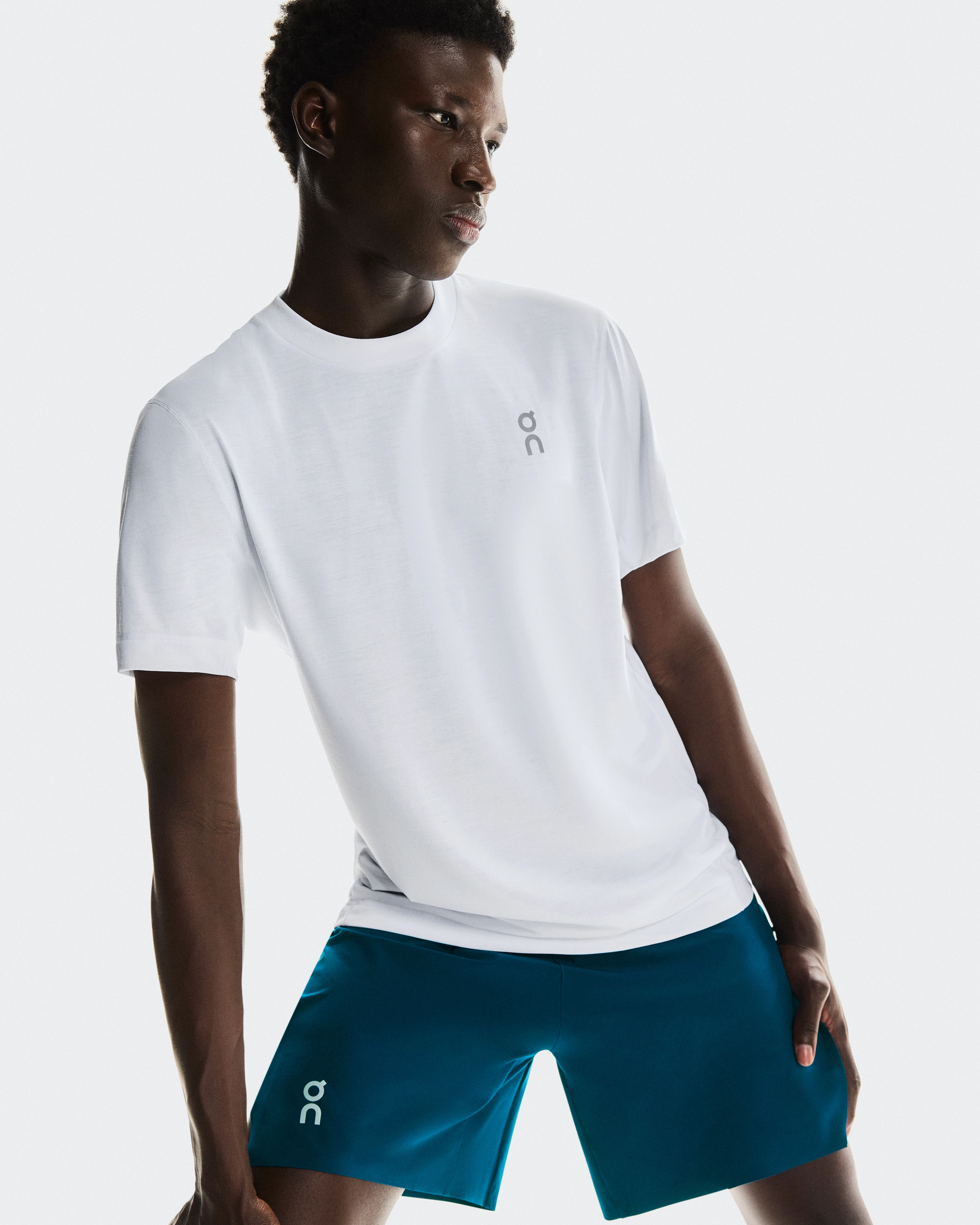 On Train-T Graphic White Men Tops and t-shirts
