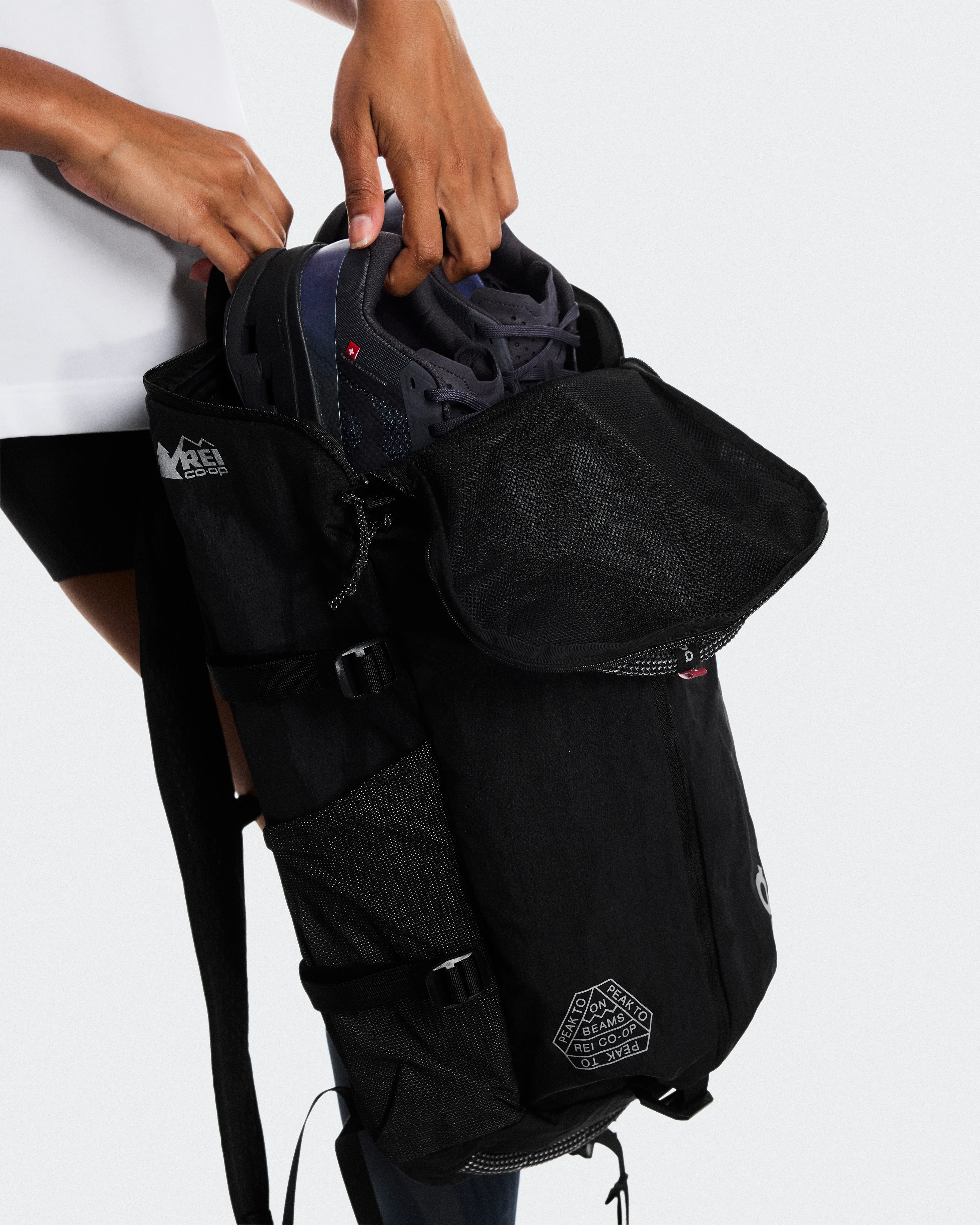 On Speed Pack 18L BEAMS REI Black Unisex Taschen
