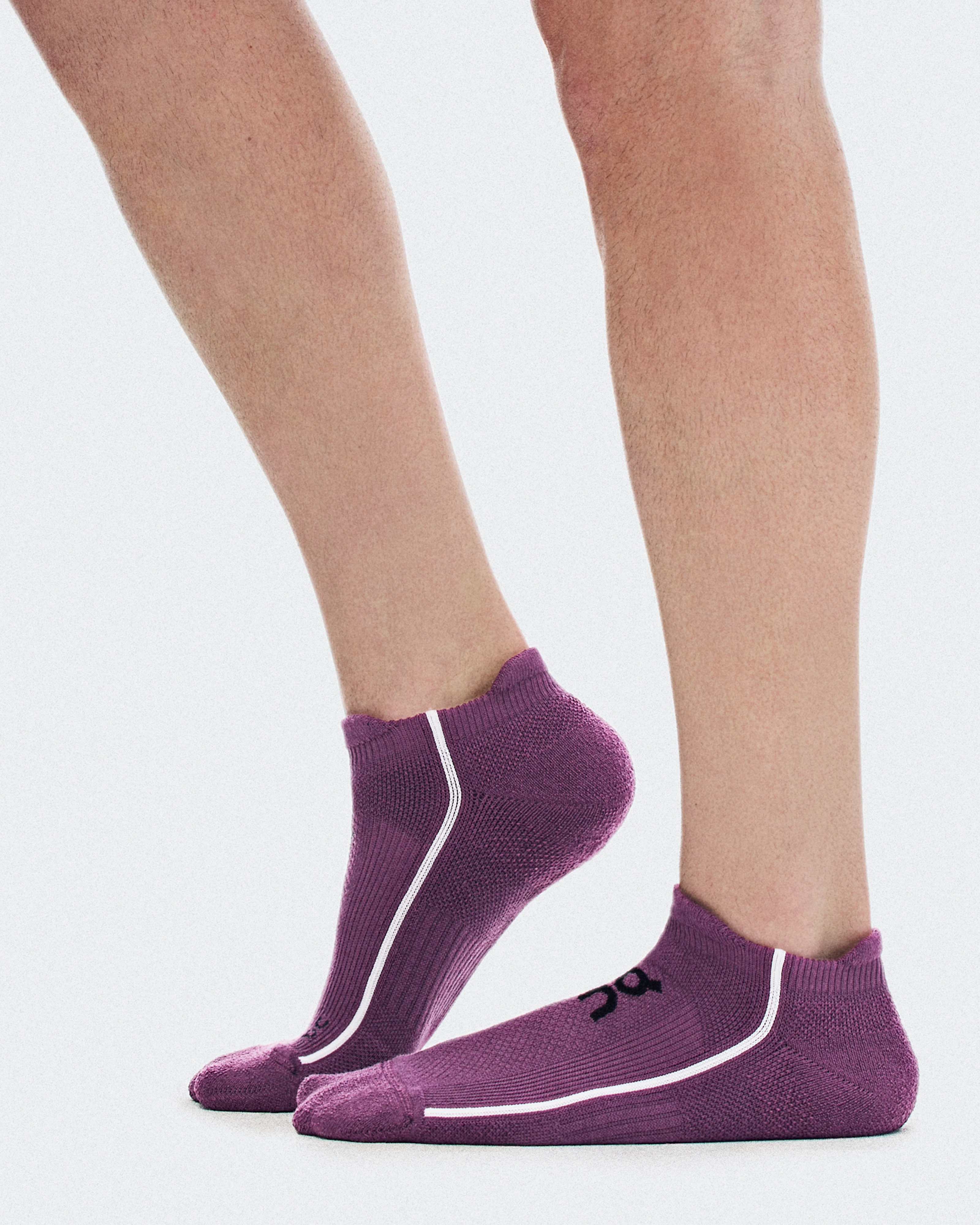 On Court Sock Low Cassis & White Unisex Socks