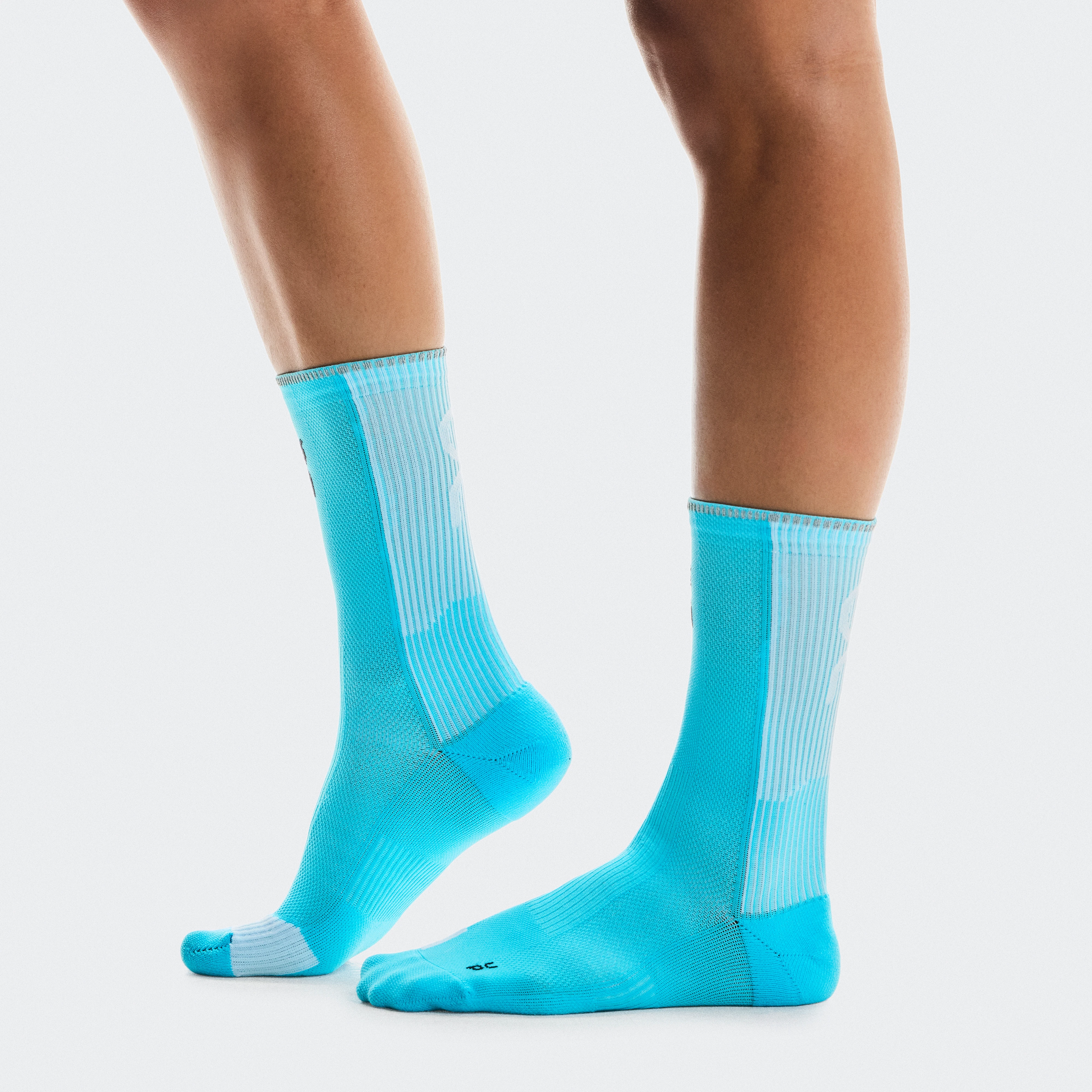 On Performance Run Sock High ブルー ホワイト オールジェンダー オールジェンダー – パフォーマンスランニング　通気性　クッション性 ソックス