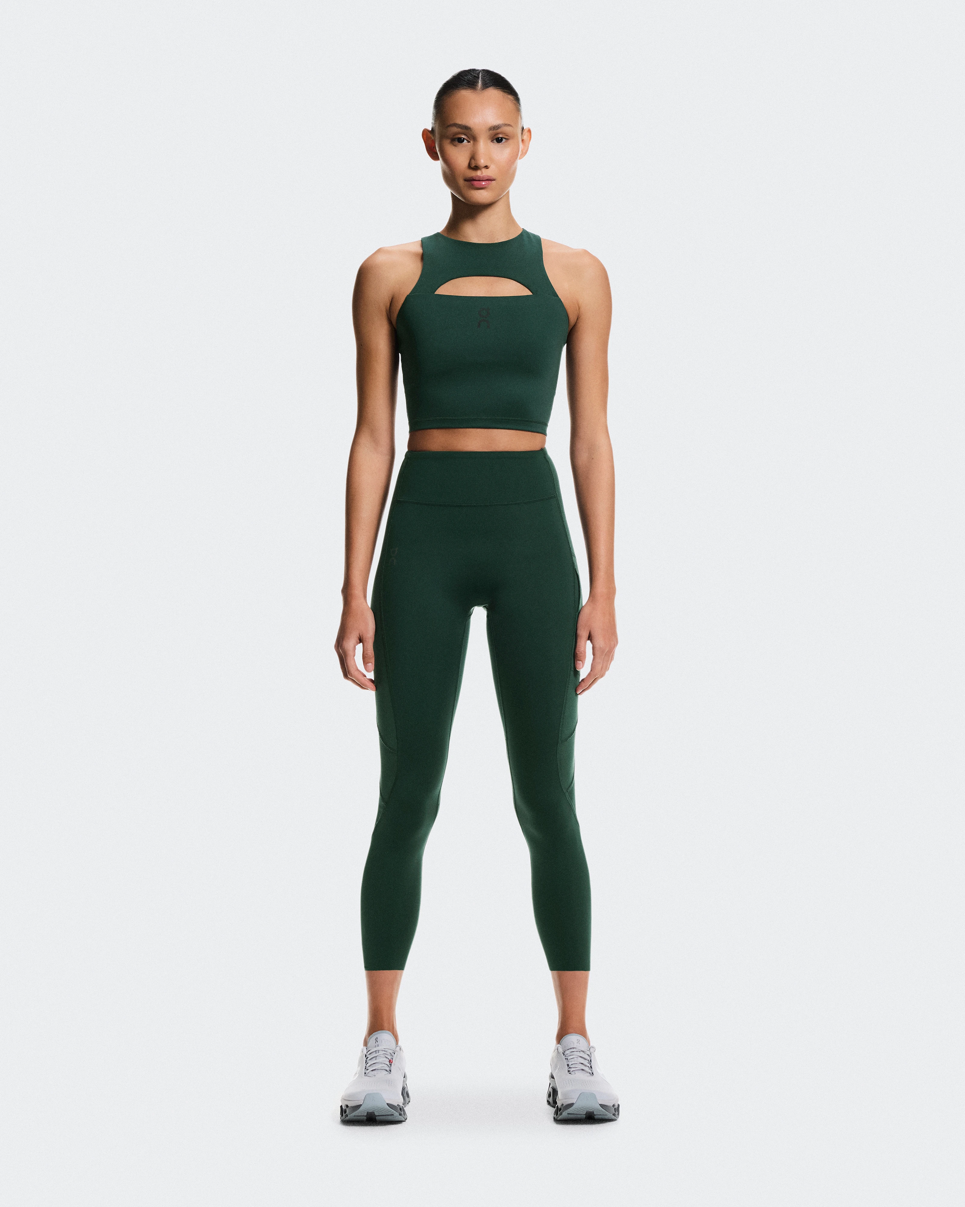 On Train Volt Crop Obsidian Feminino Partes de cima e camisetas