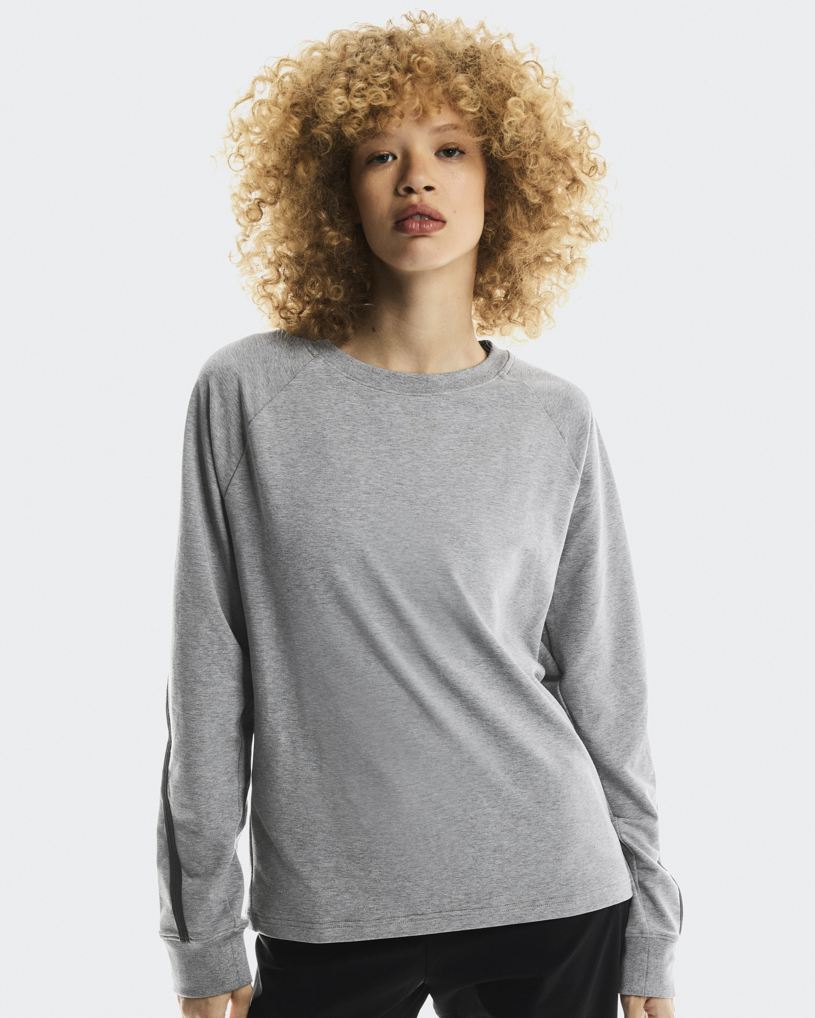 Women's Studio Crew | Grey | On Latvia