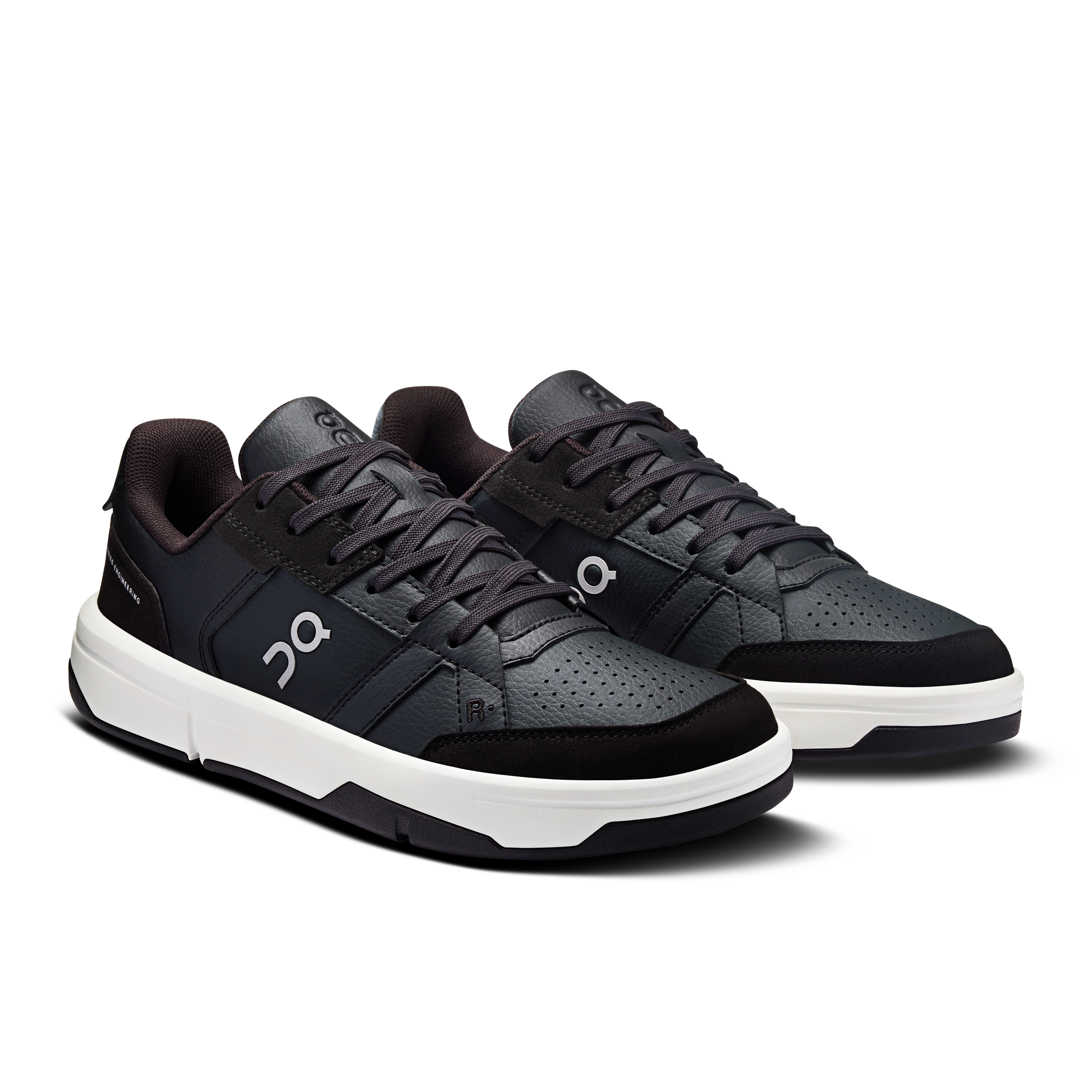 On THE ROGER Clubhouse Black & White Women Tennis Shoes