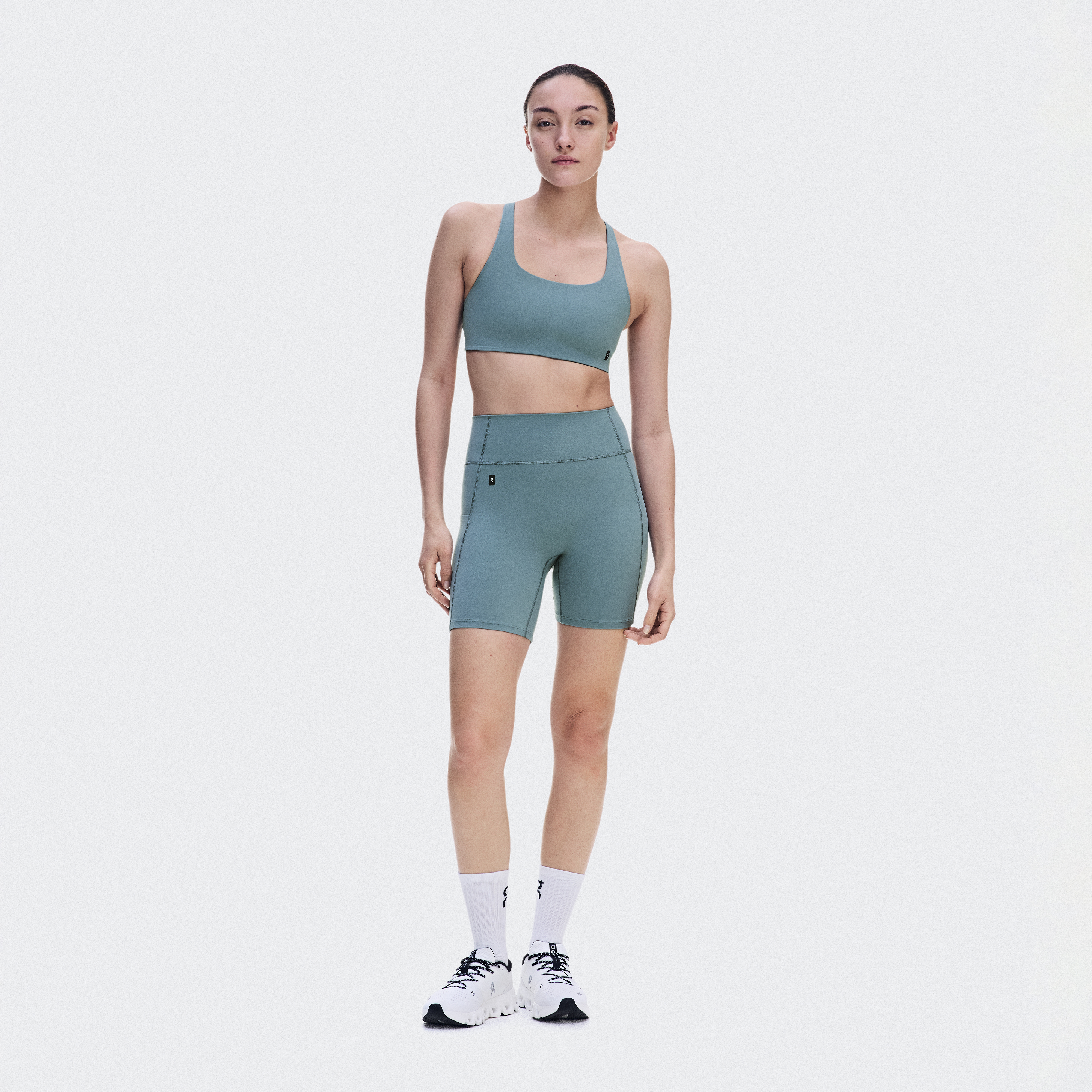 Studio Leggings Short 6" Tights in Agave