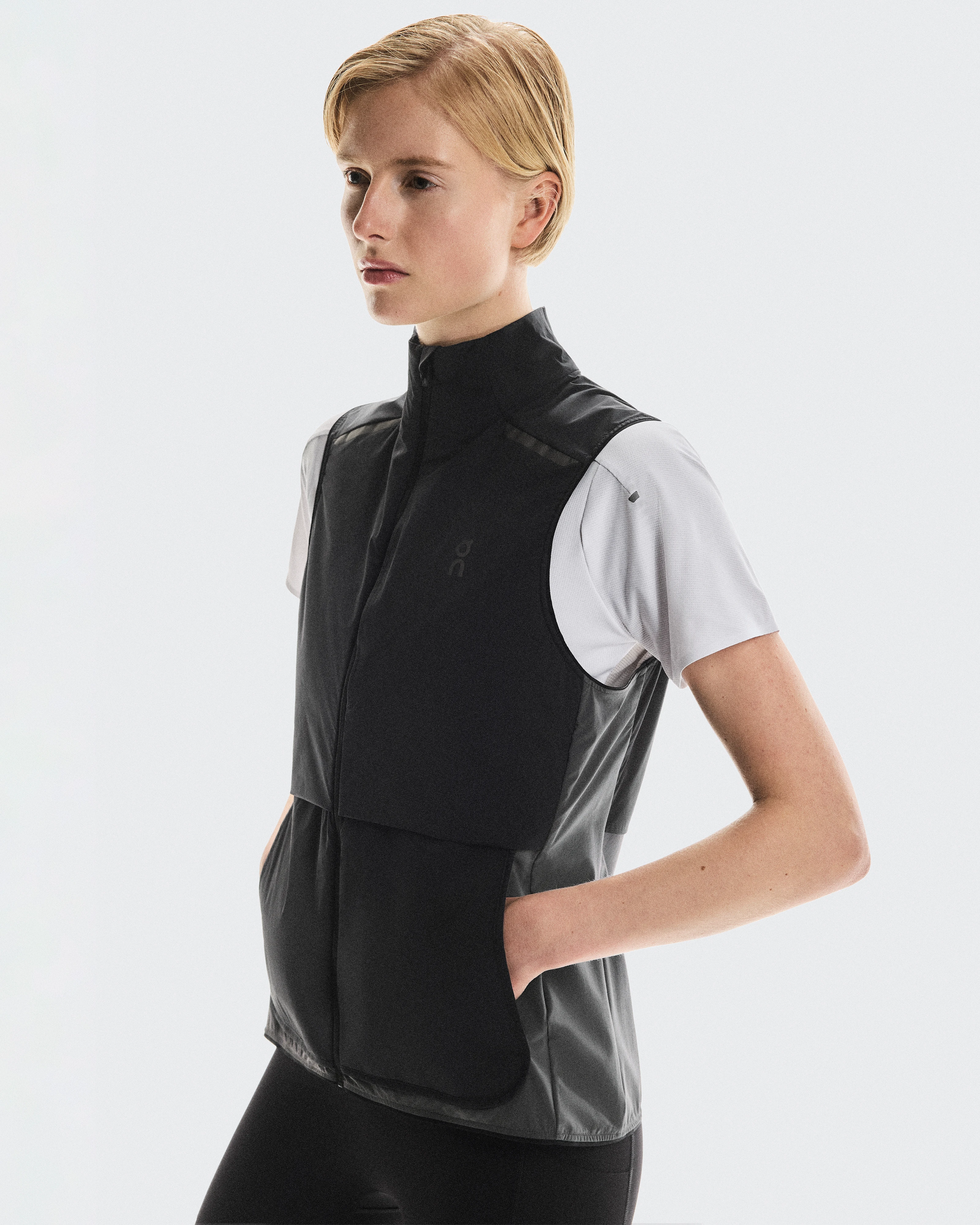 On Weather Vest Black & Eclipse Women Jackets