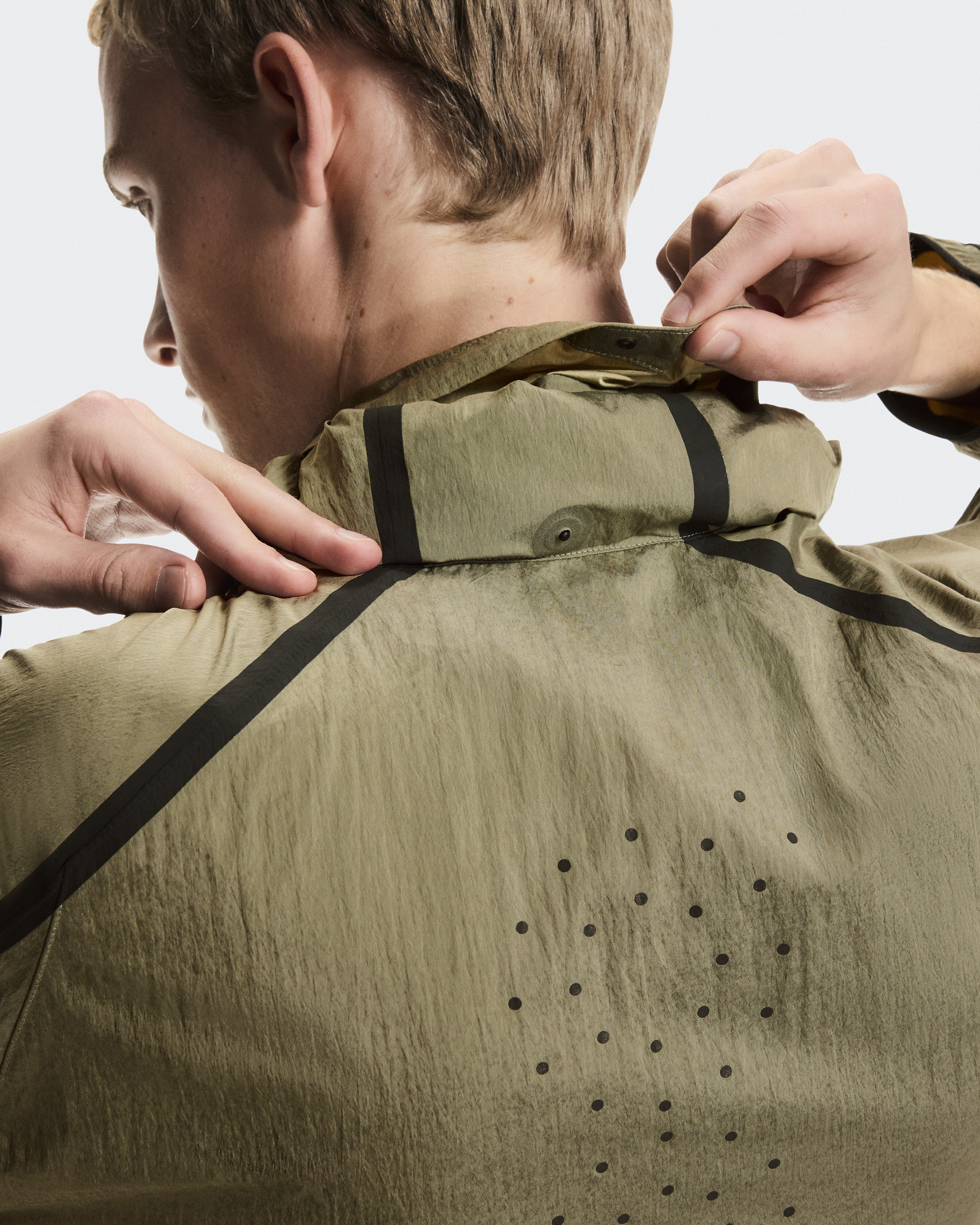 Men's Performance Volt Jacket | Beige & Brown | On United States