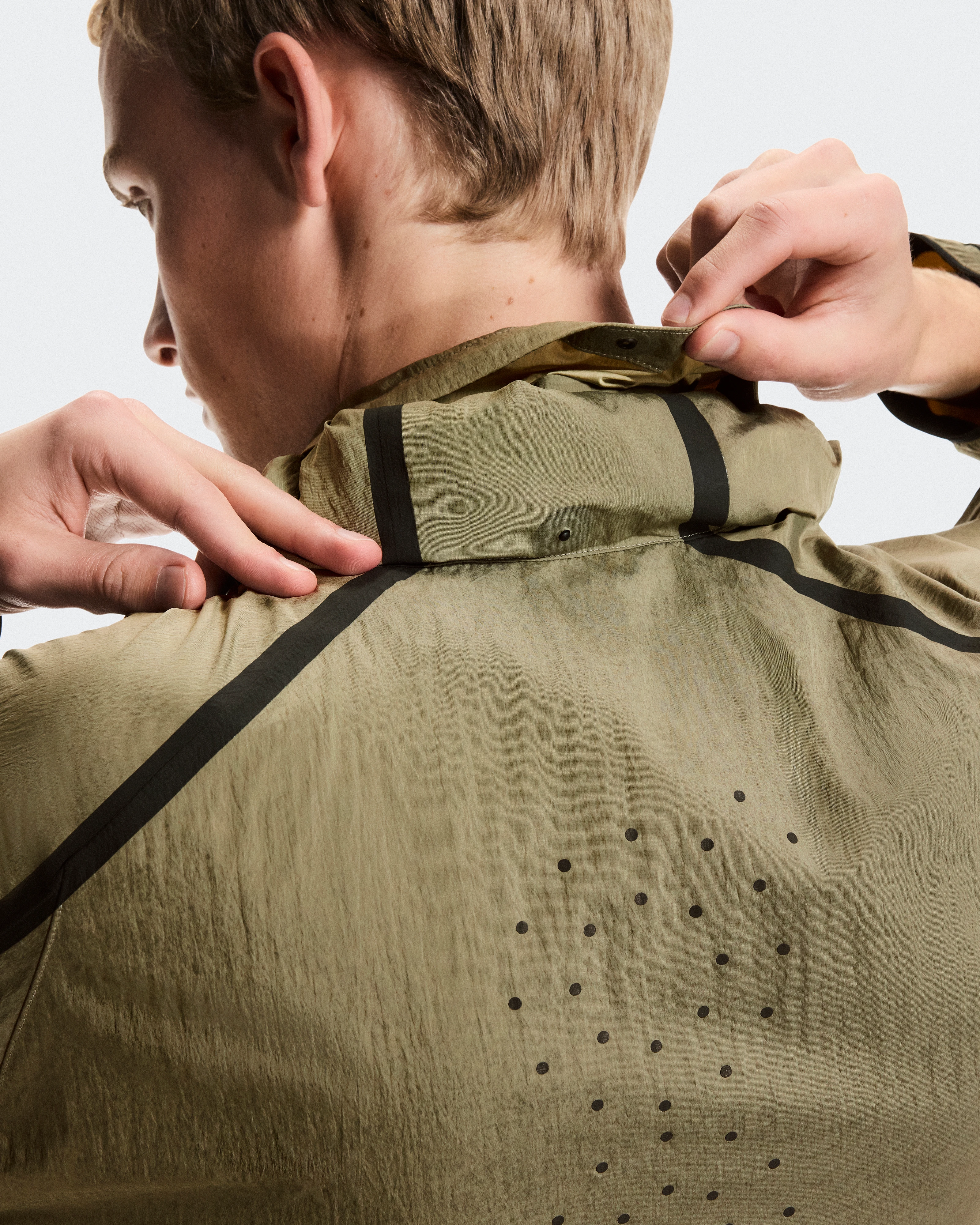 On Performance Volt Jacket Safari Hombre Chaquetas