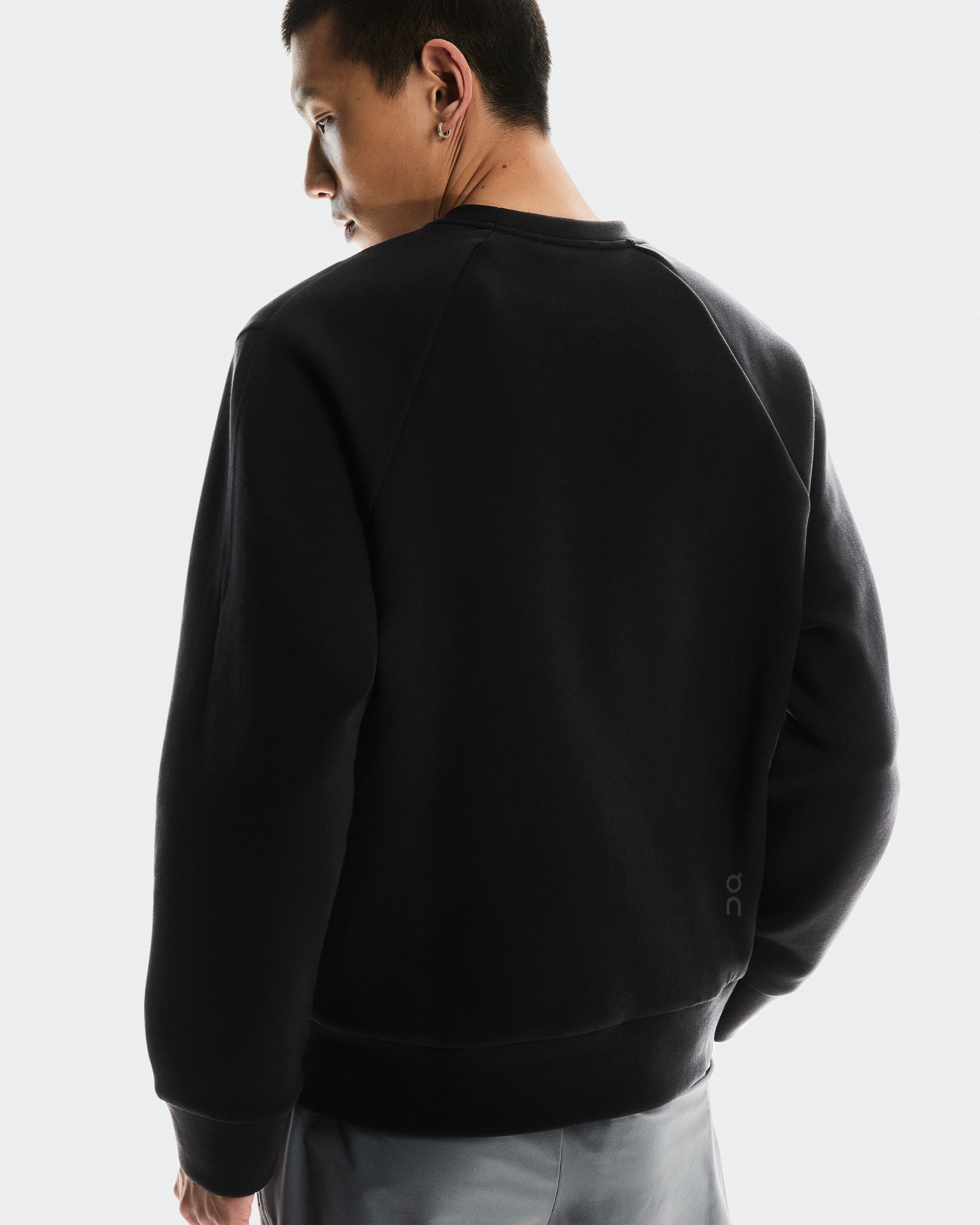 On Focus Tech Crew Black Men Hoodies and sweatshirts