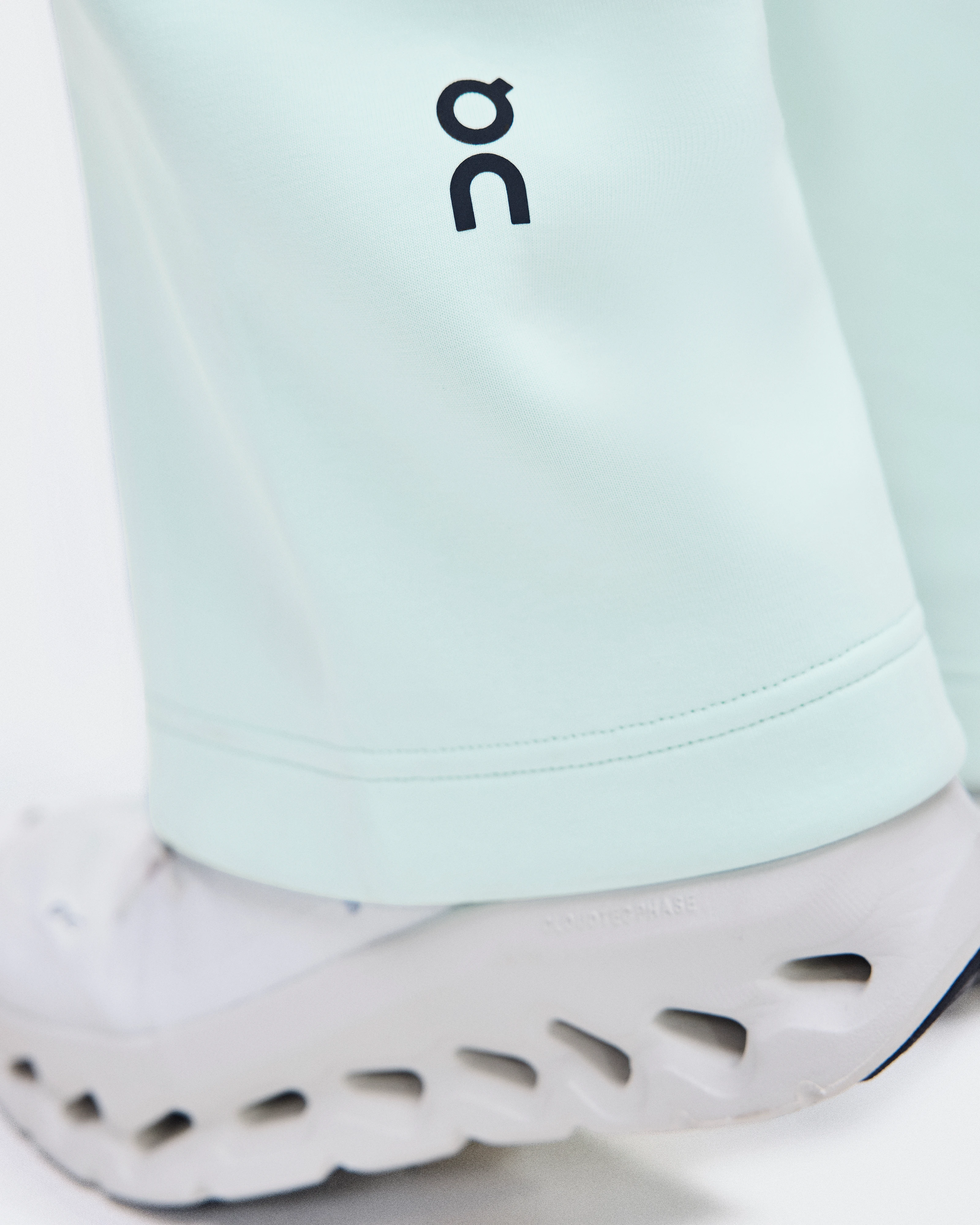 On Focus Tech Sweatpants Flurry Women Pants