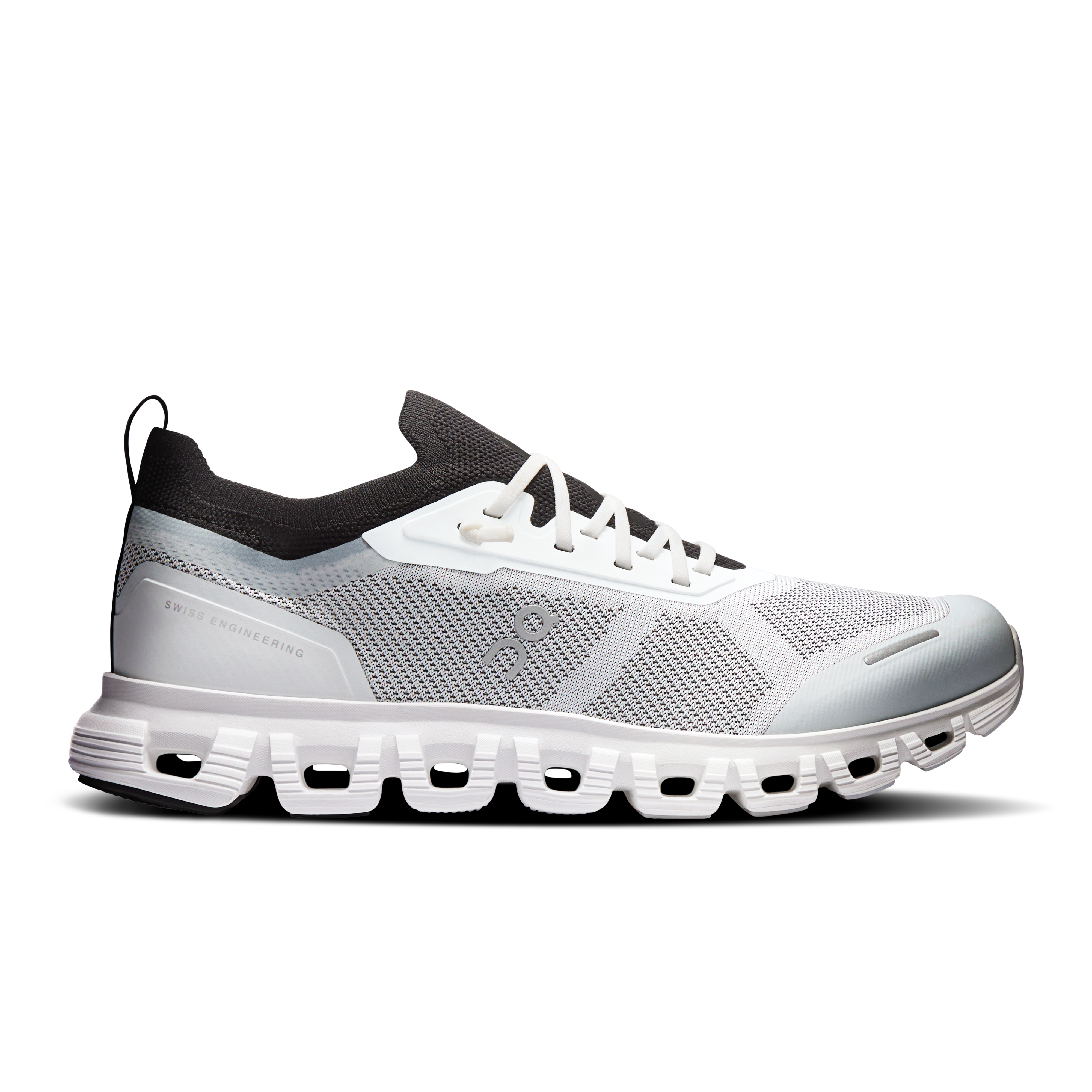 Cloud 6 Versa Lifestyle Shoe in White/Black