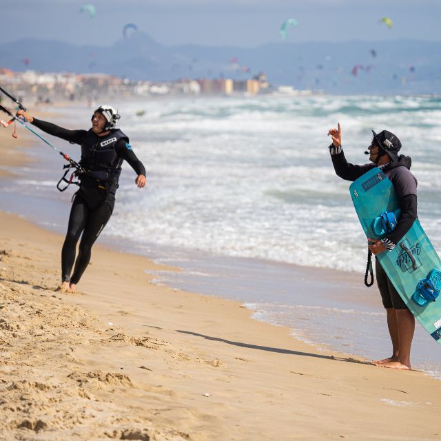 Los mejores profesores de kitesurf a tu disposición