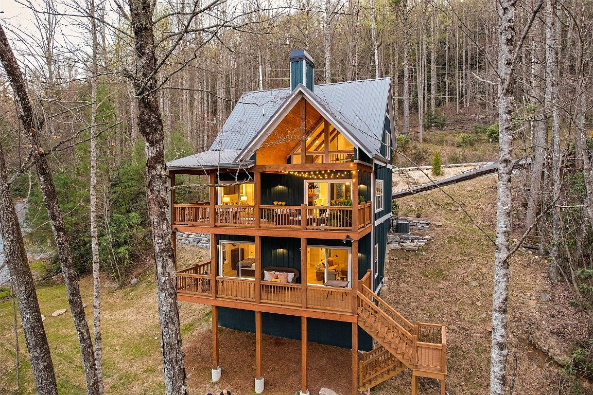 The back of the Aaronson home in Cashiers on Lake Glenville.