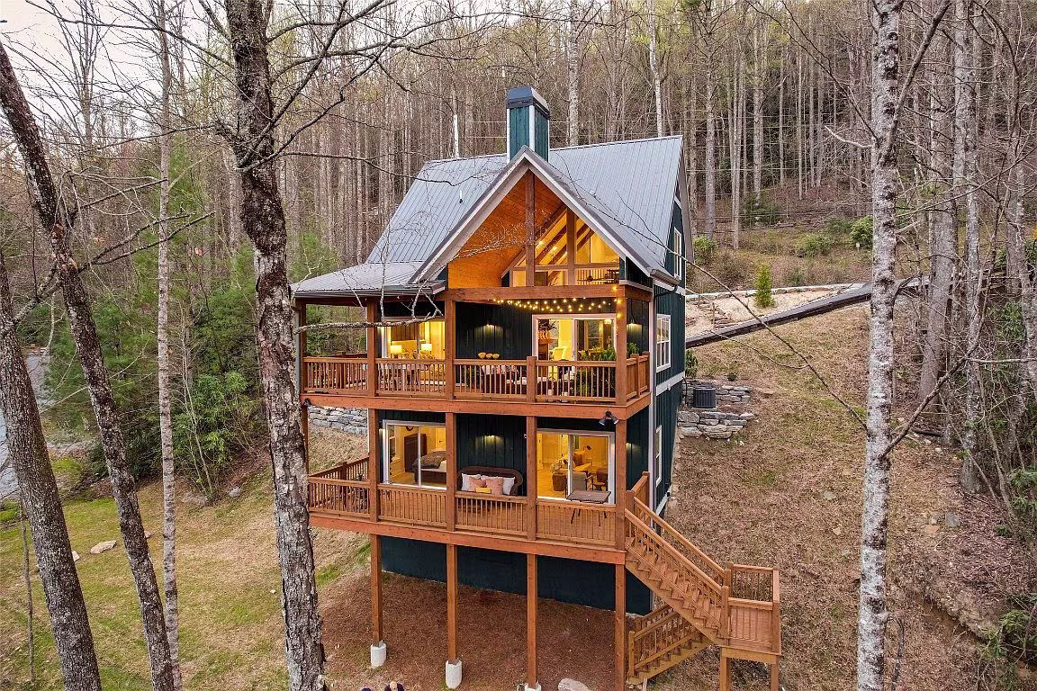 The back of the Aaronson home in Cashiers on Lake Glenville.