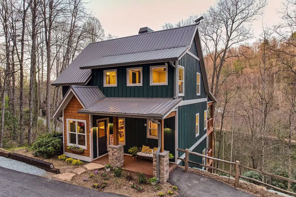 The front of the Aaronson home in Cashiers on Lake Glenville.