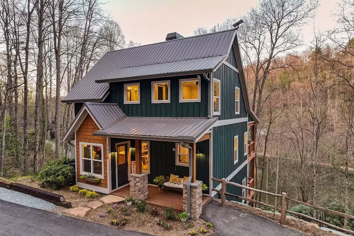 The front of the Aaronson home in Cashiers on Lake Glenville.