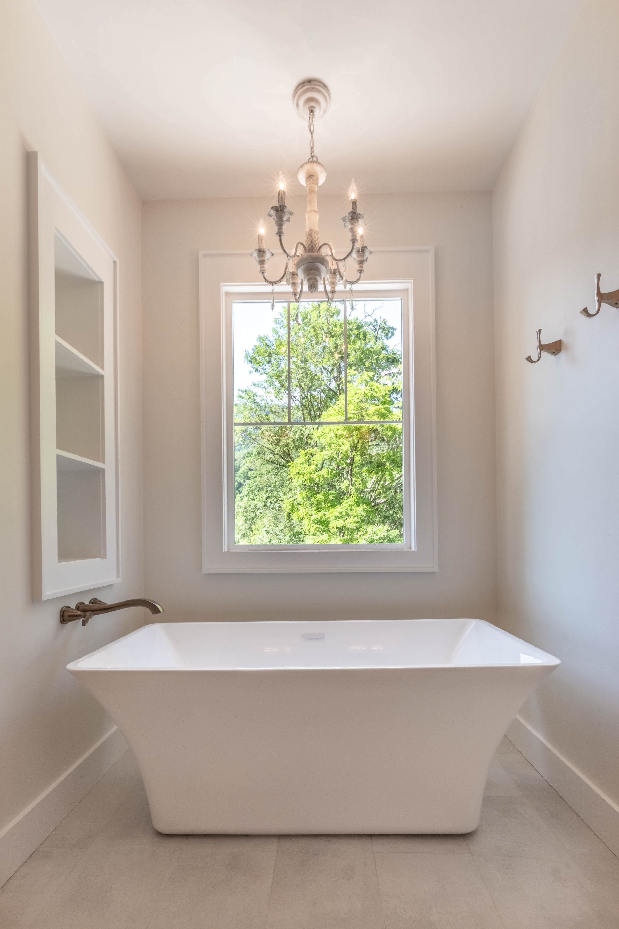 Sundrops-Master-Bathtub