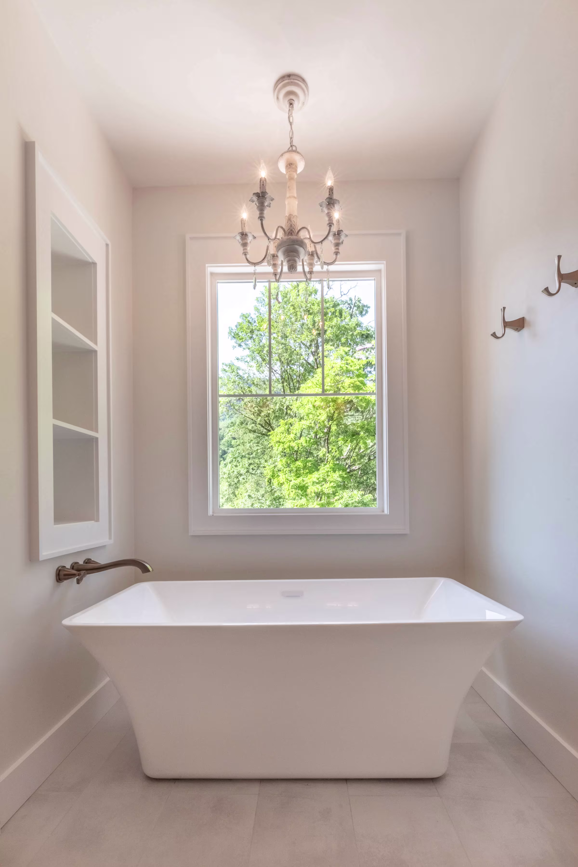 Sundrops-Master-Bathtub