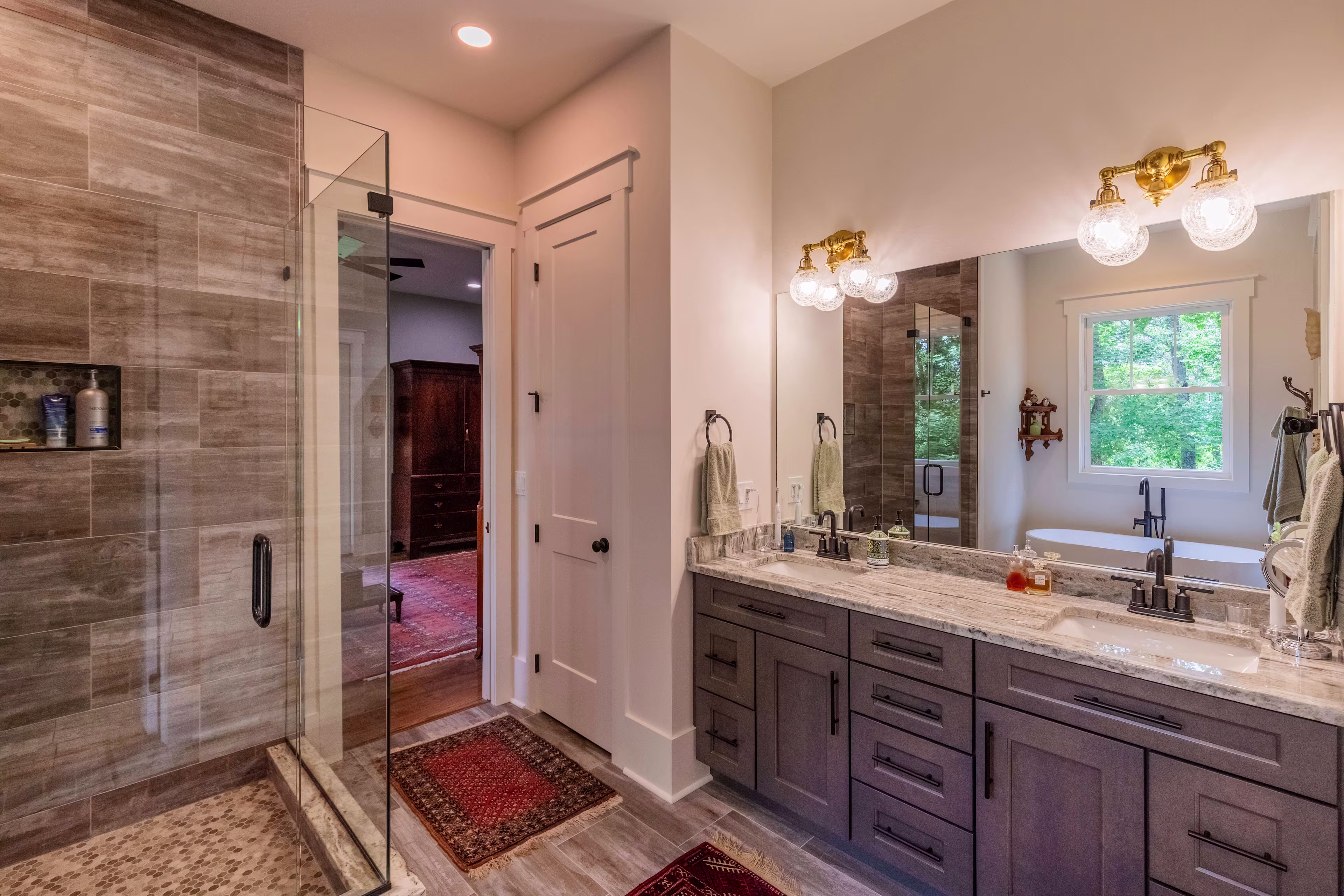 Bath in Leite Home in Asheville. 