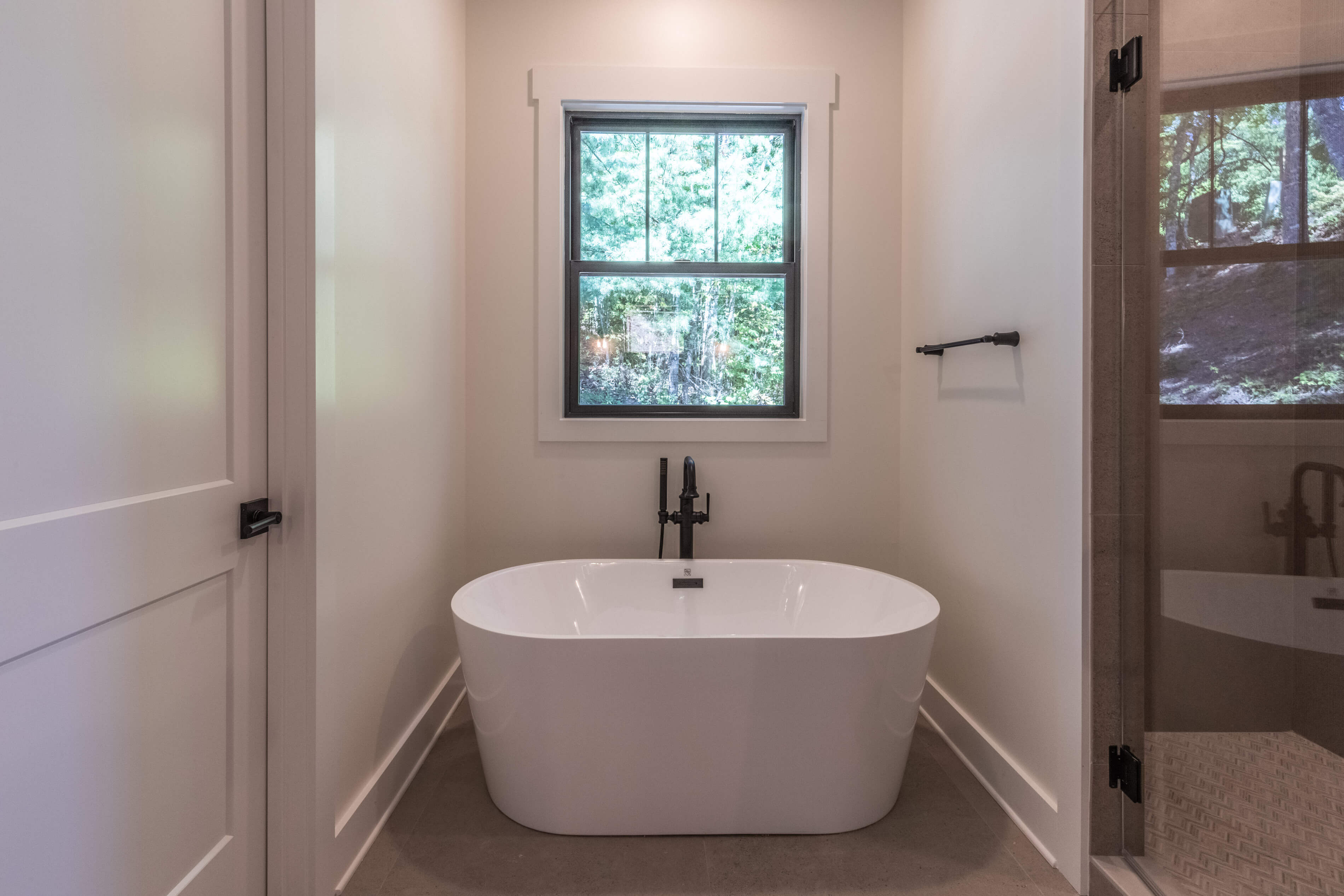 Sill Master Bath Tub
