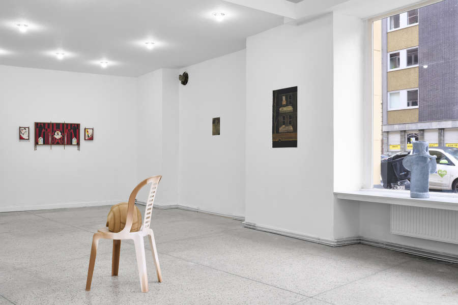 Image of artworks installed in our new Cologne gallery, ECHO, with the inaugural exhibition NEW MEMORIES on view. On the left are three drawings by Harry Gould Harvey IV, next a sculpture by Marina Xenofontos, followed by two drawings on the wall by Christopher Culver, and on the far right a sculpture by Gizela Mickiewicz.