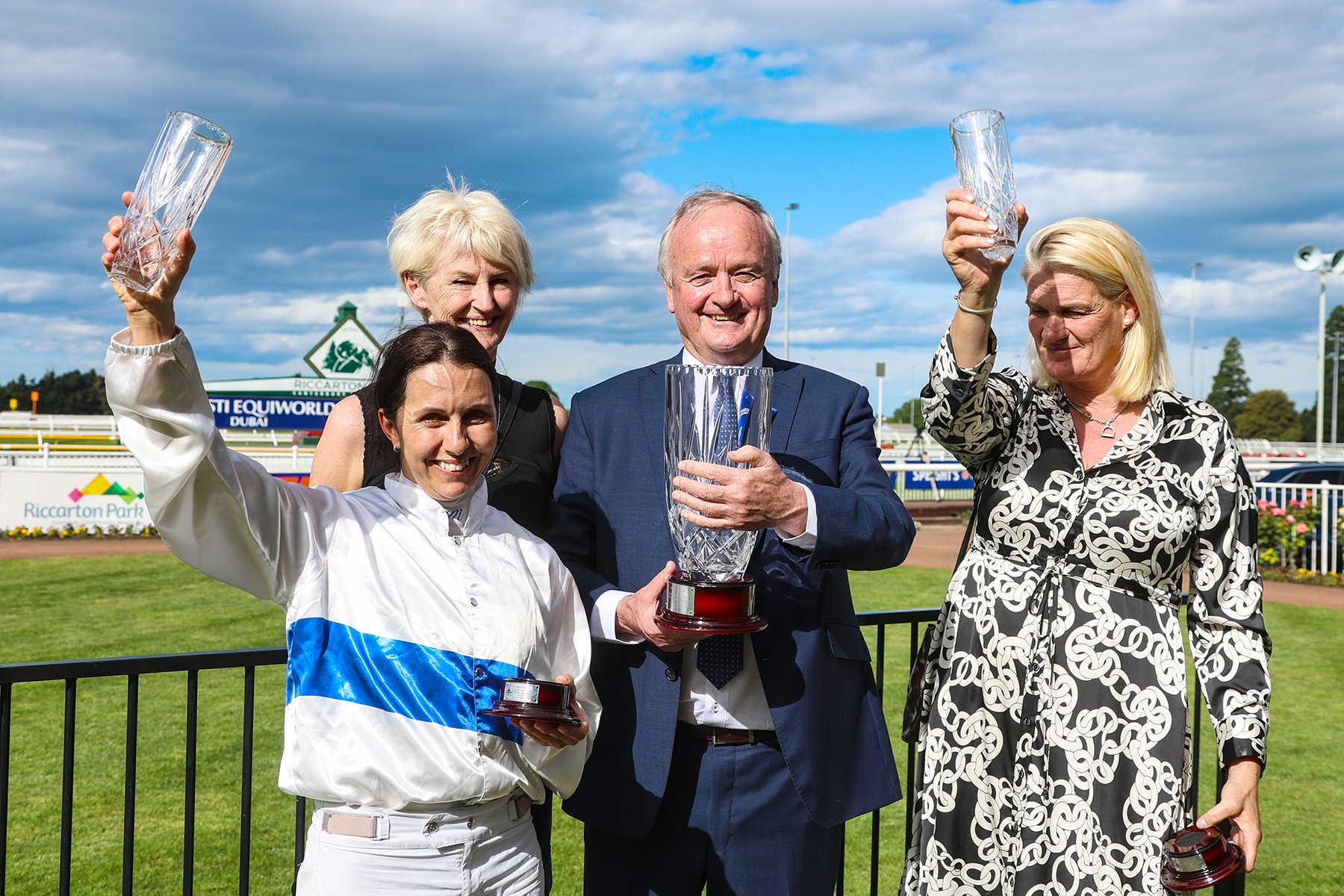 Savaglee steals the Guineas spotlight