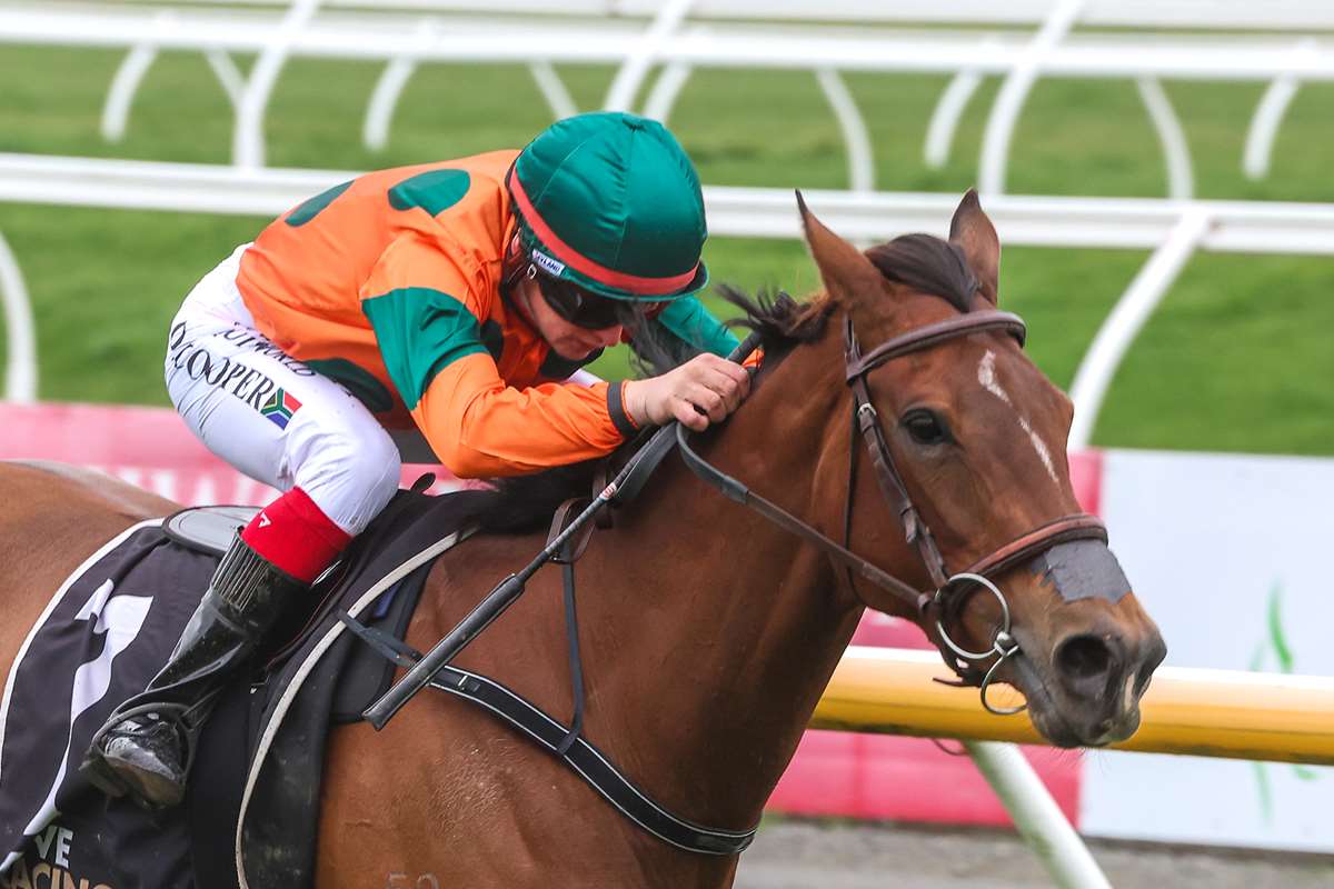 Home track double for Ayton