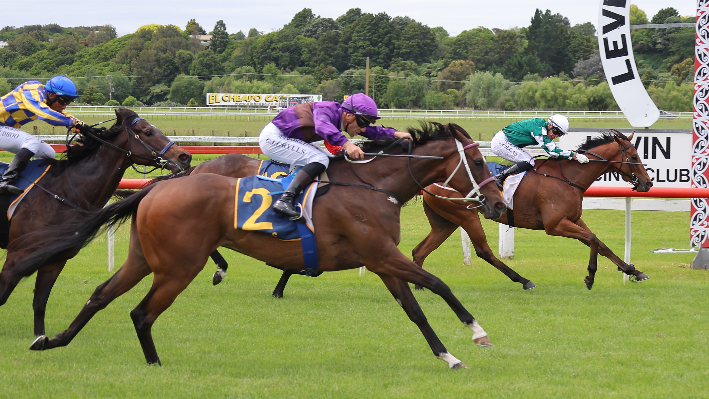 Azeezle all the way in Levin Stakes