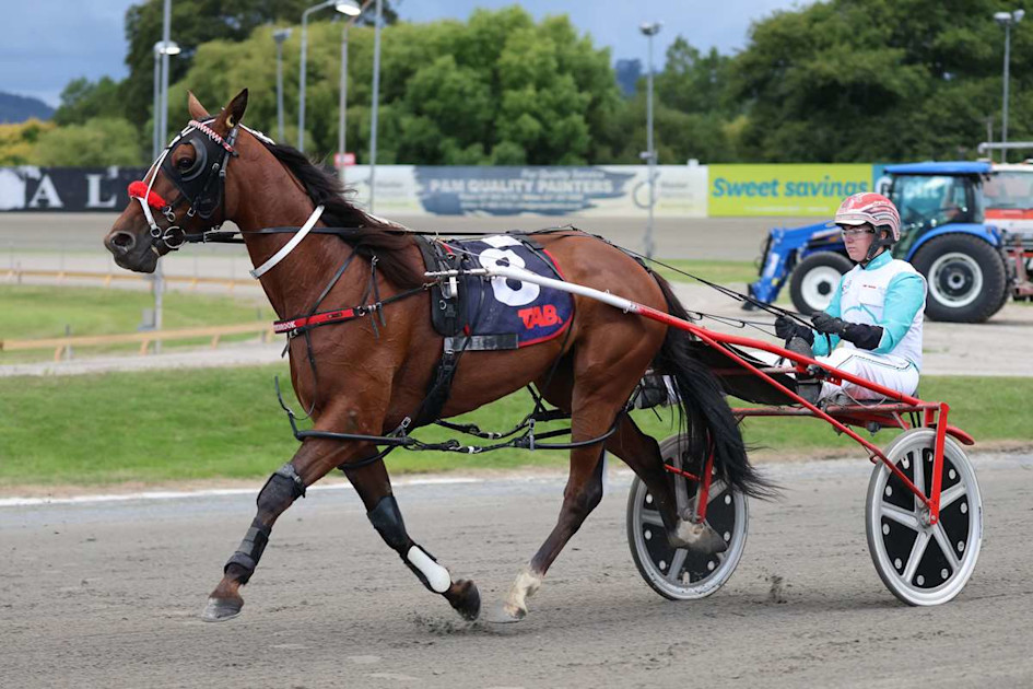 Hackett aims to build on Tuesday's success at Manawatu today