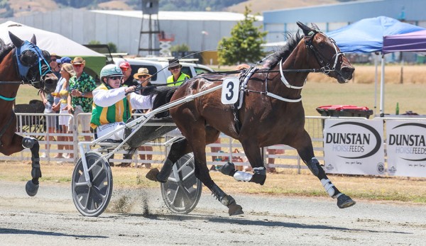 Bizza does the bizzo for O'Reilly at Nelson