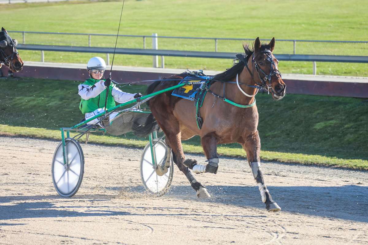 Tayla Duley has first driving success