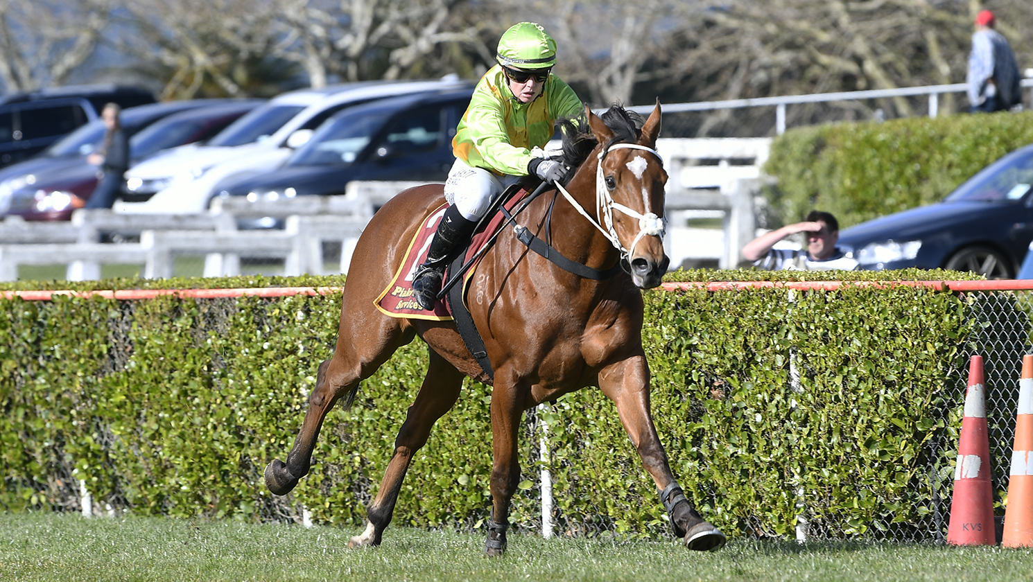 Leitrim Lad all class in feature chase