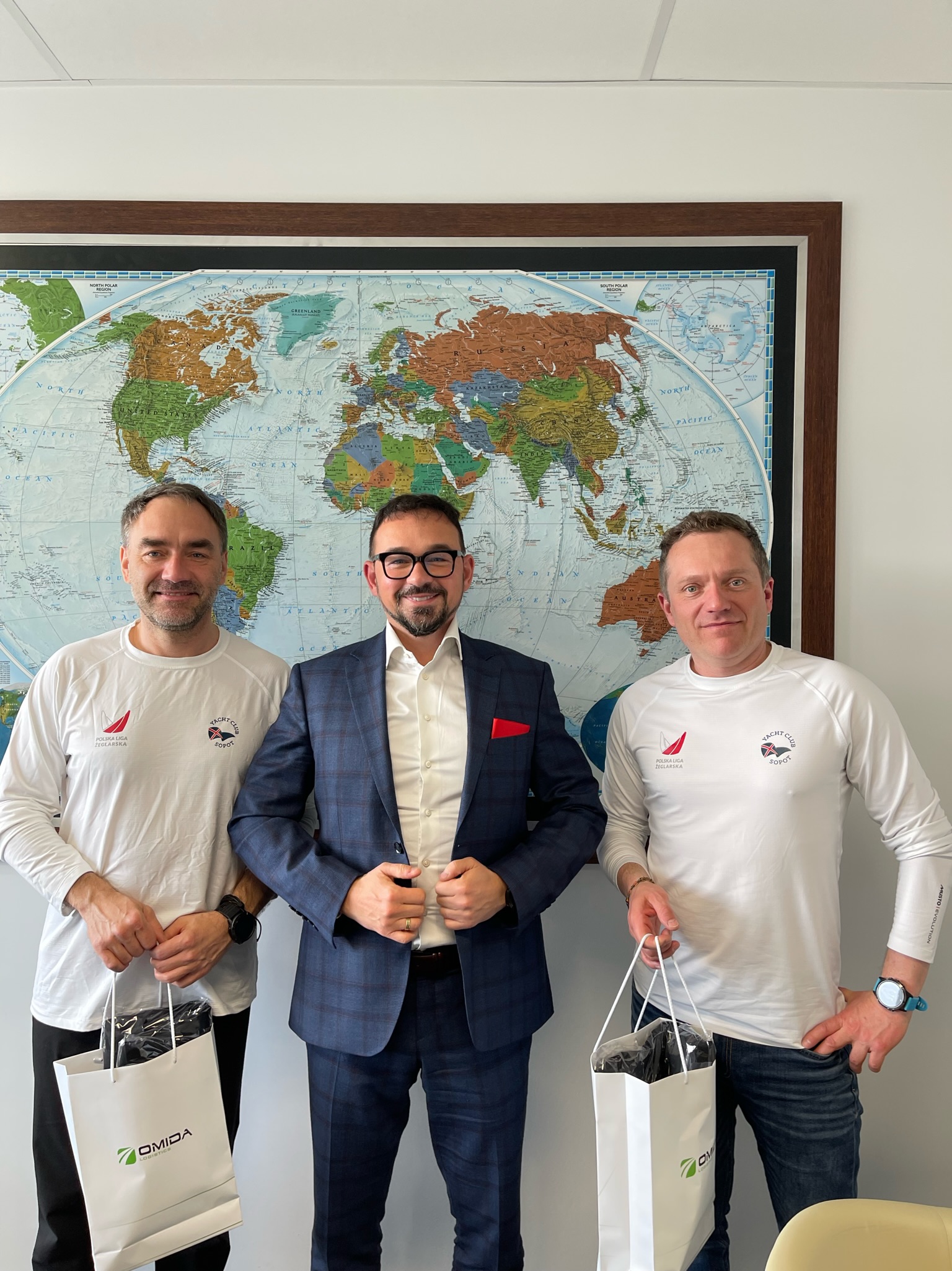 Żeglarze Robert Góra i Jarosław Ziółek dołączają do Ambasadorów Omida Logistics | Omida VLS