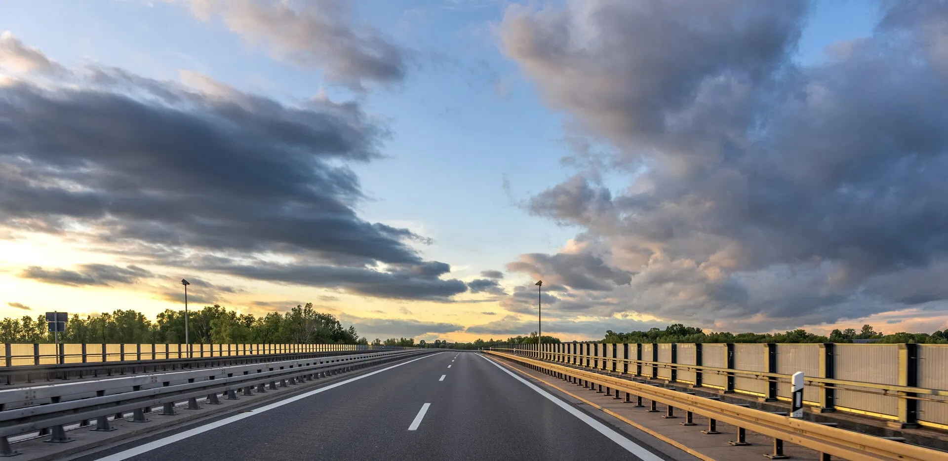 empty-road-peaceful-sunset-horizon-view