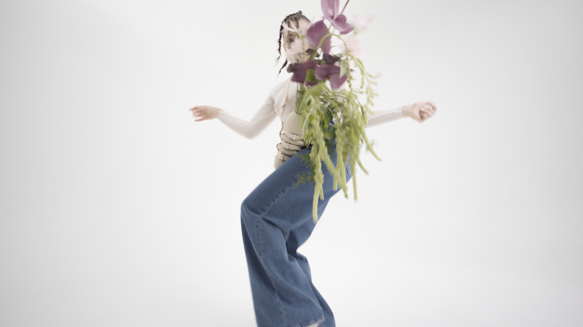 cut2.00 12 28 07.Still006