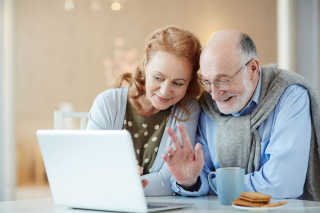 Elder-Couple-with-Laptop