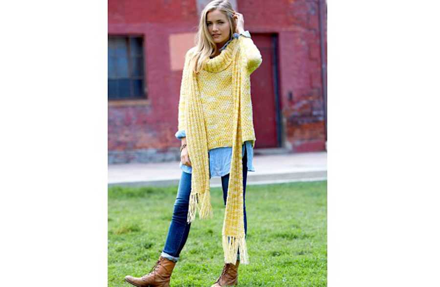 Pictured scarf is made out of “Patons Denimy” wool in Lemon Curry Denim (96620)